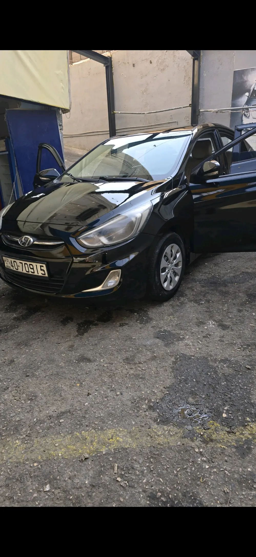 اكسنت 2016 لون أسود للبيع