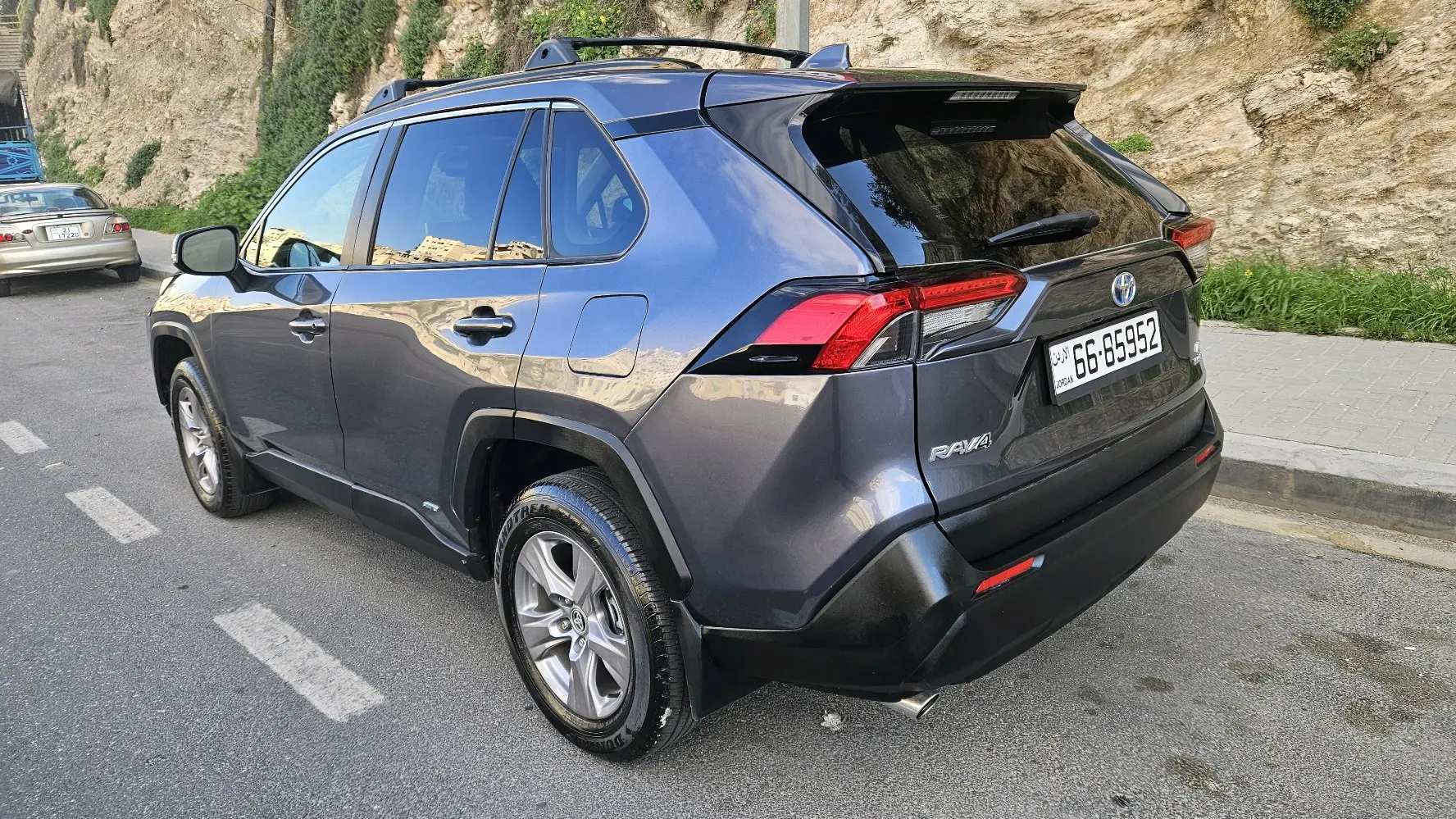 تويوتا راف 4 موديل 2024 LE   4*4 بحالة الوكاله