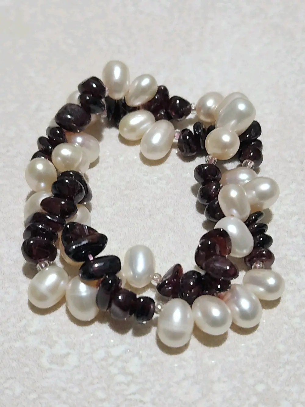 حجر جارنيت ألماندين واللؤلؤ الطبيعي