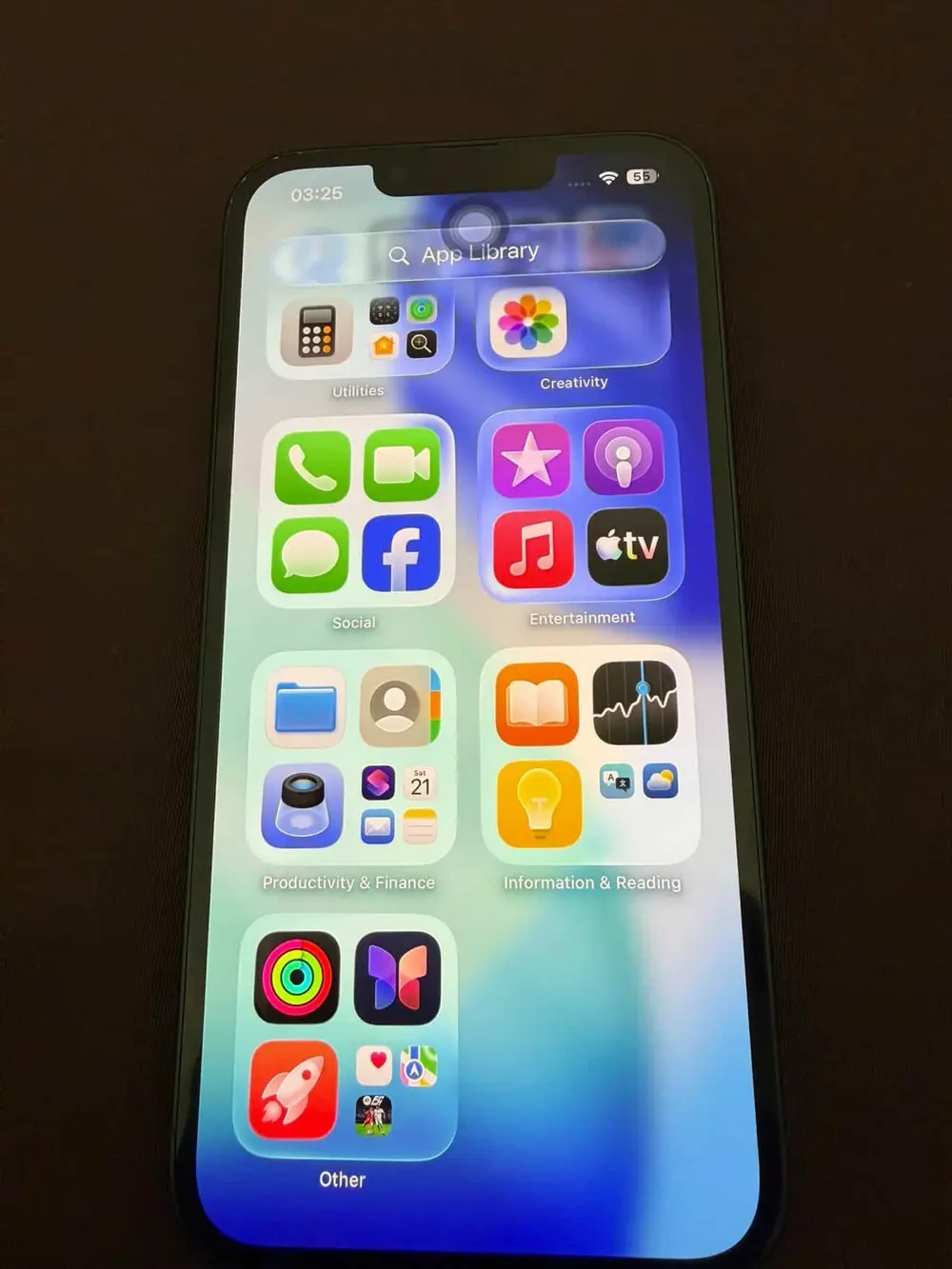 ايفون 13 زيتي وكاله ولا قحطه معاه كرتونه ووصلة شاحن وكفر