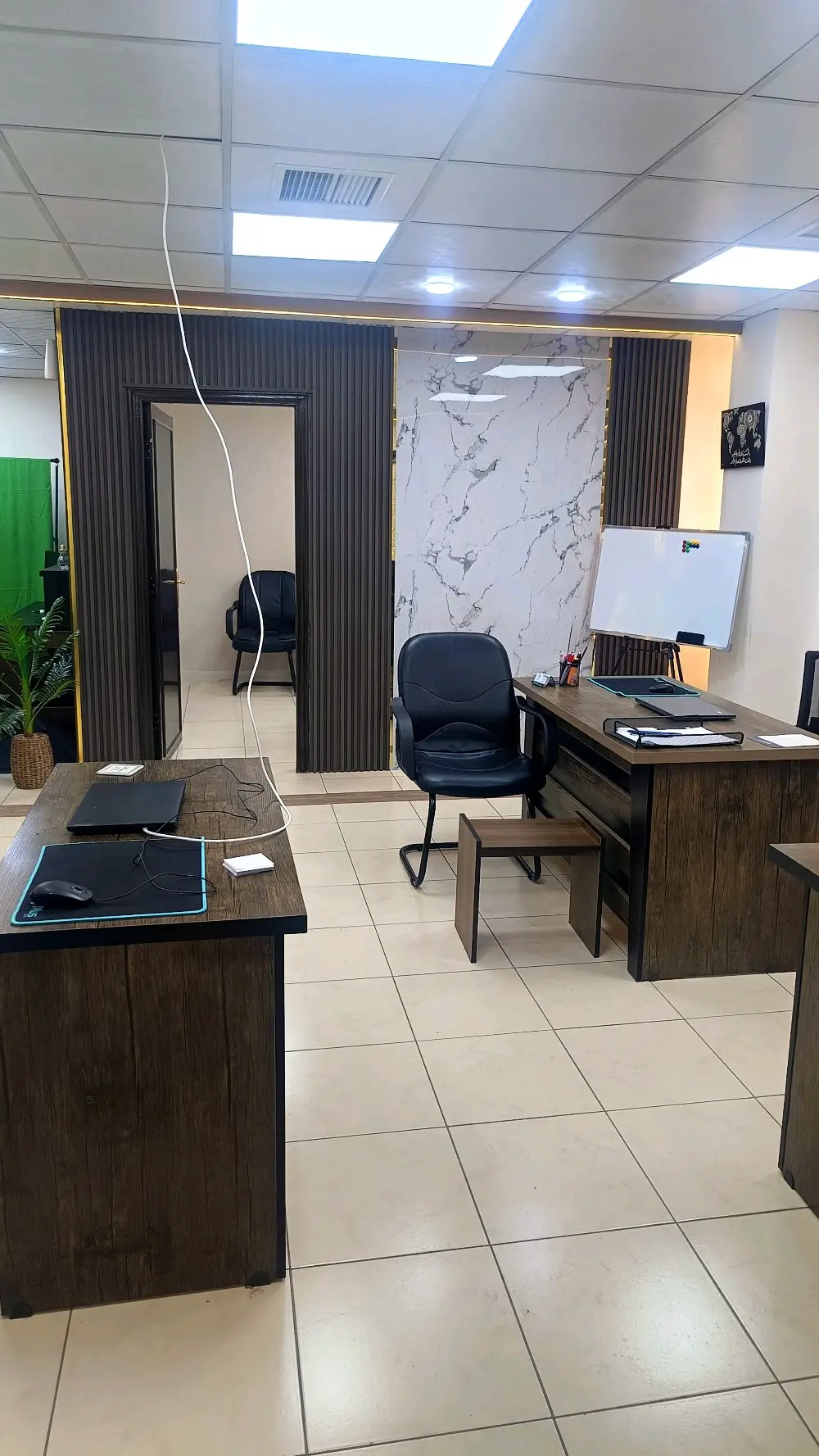 مكتب كامل متكامل للبيع مع المعدات