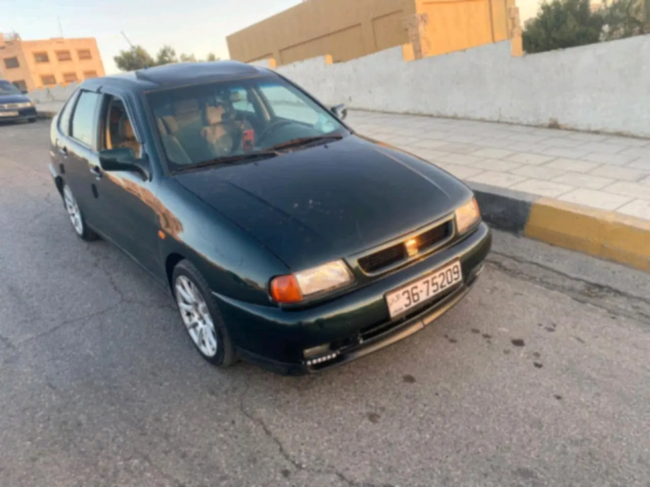 للبيع او للبدل على سياره عائليه