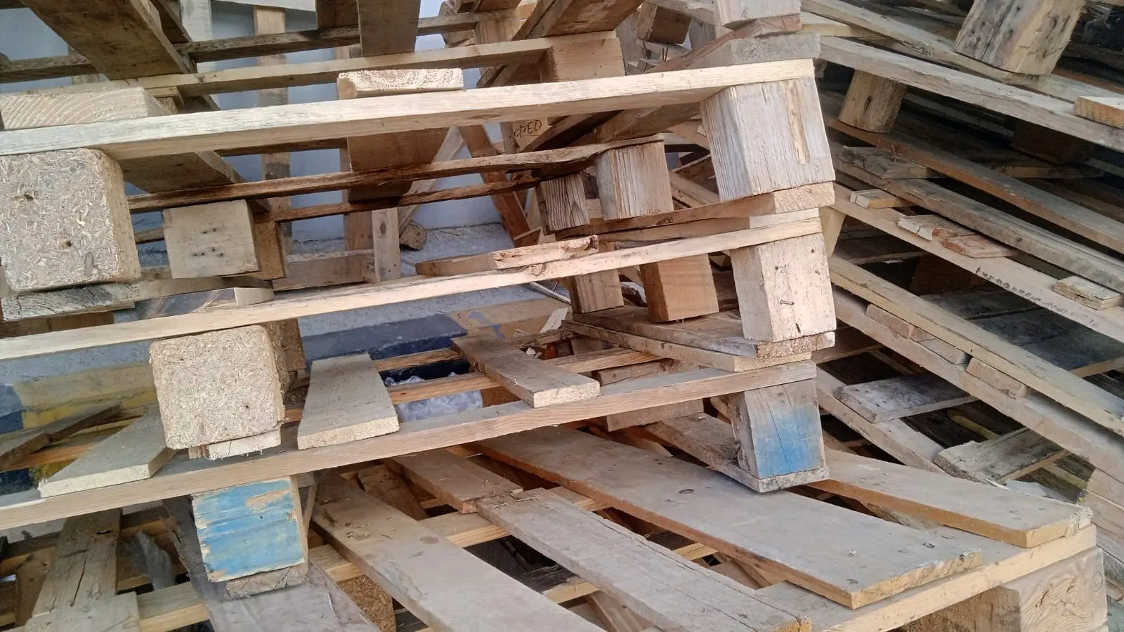 طبالي خشب وبلاستيك بيع وشراء وتوصيل