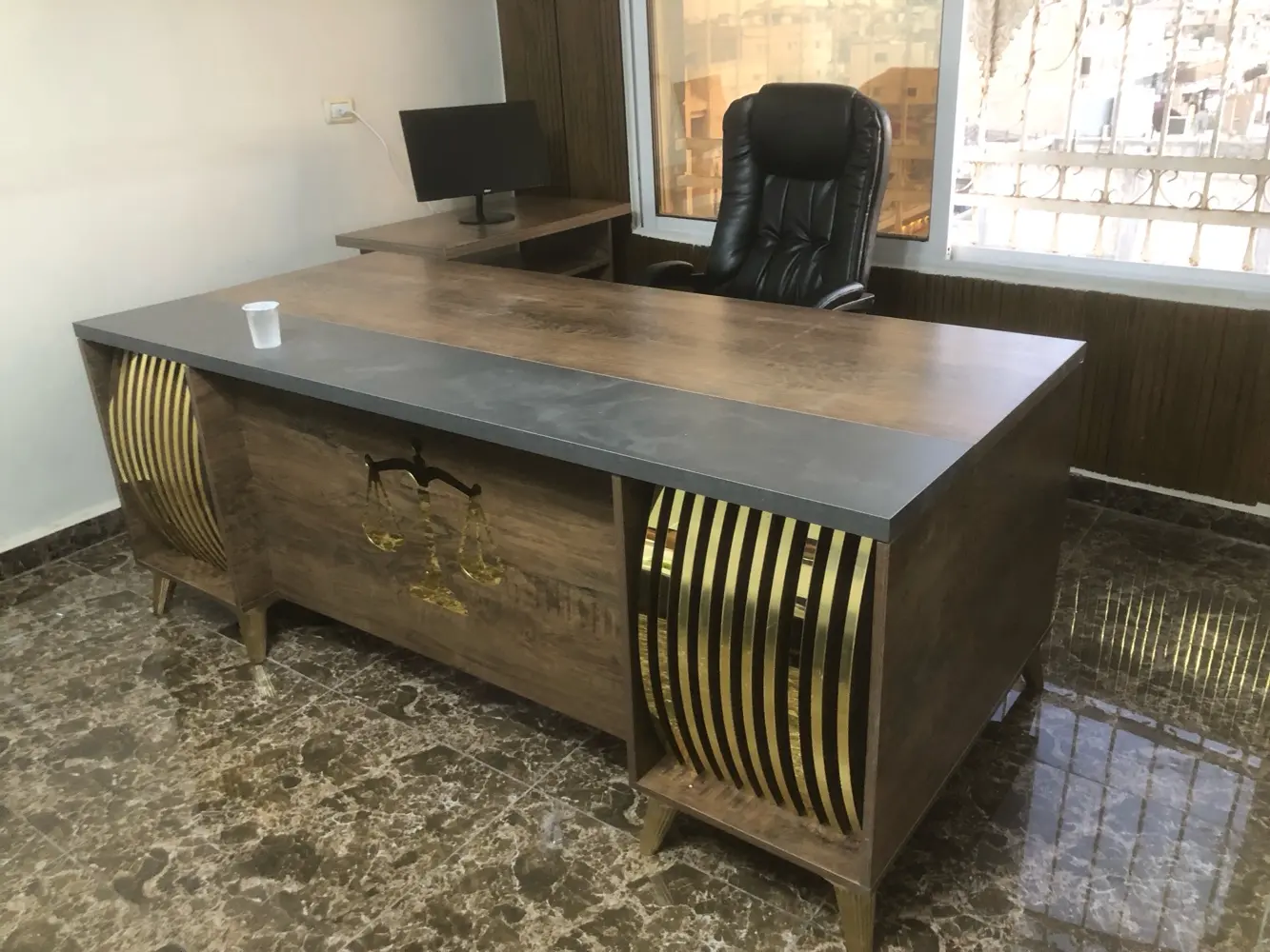 القباني للاثاث المكتبي