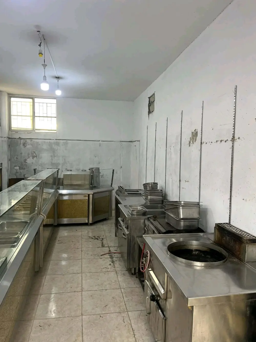 عدة مطعم كامله للبيع