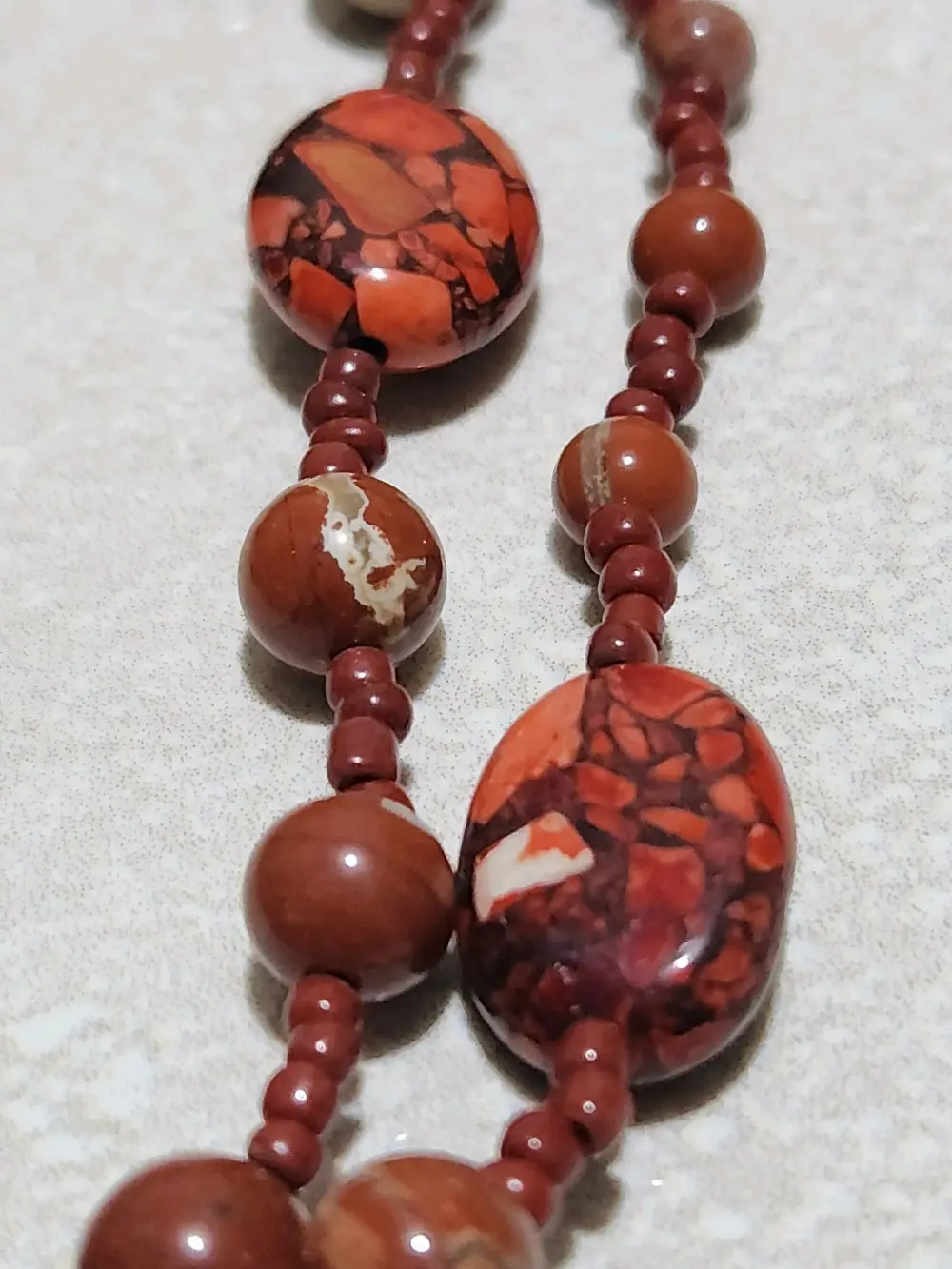 قلادة  طويلة مصنوعة يدويًا