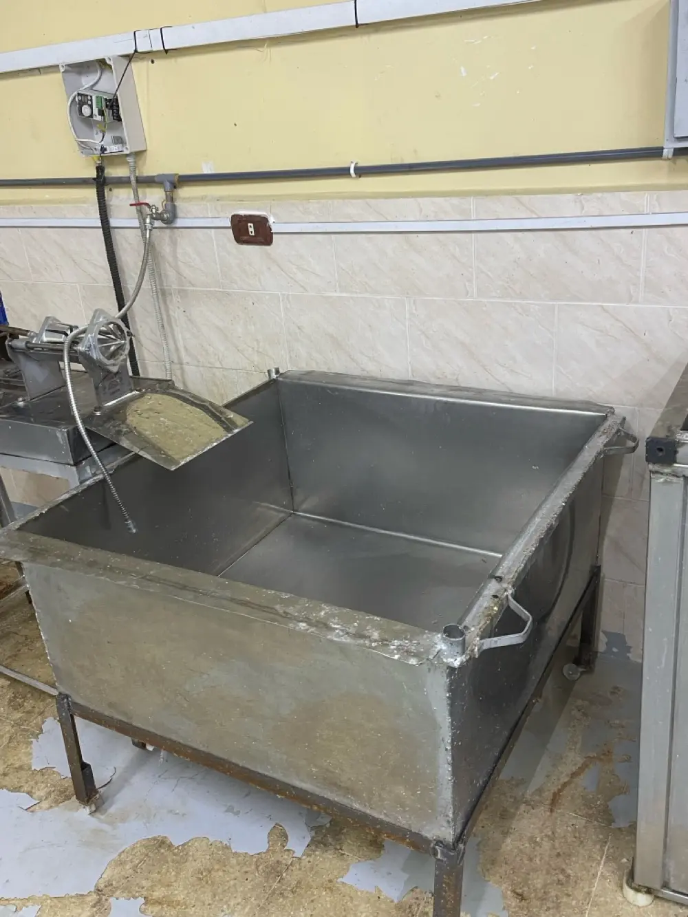 مصنع تجميد غذائي متكامل  للبيع بكامل معداته  مرخص جاهز للتشغيل