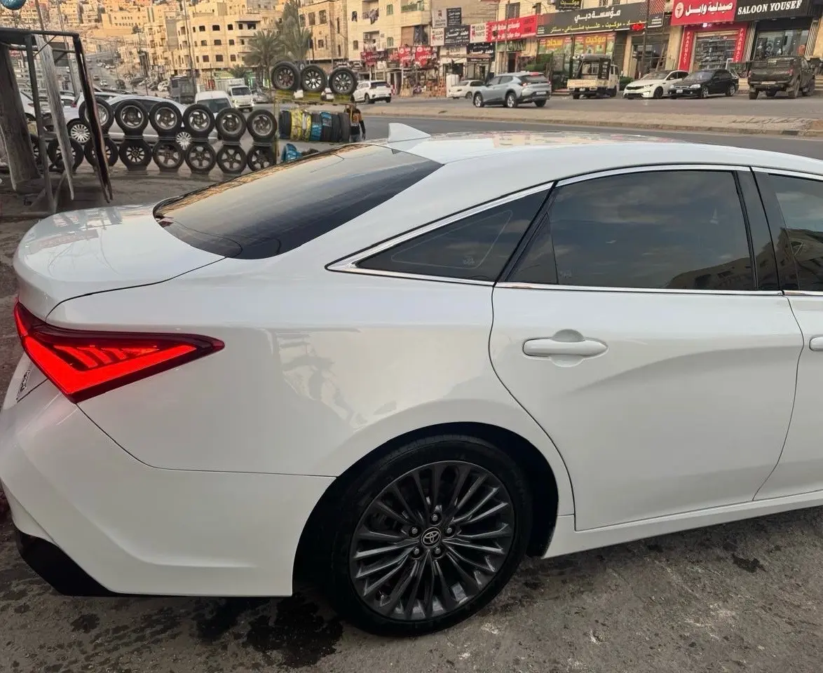 تويوتا اڤالون