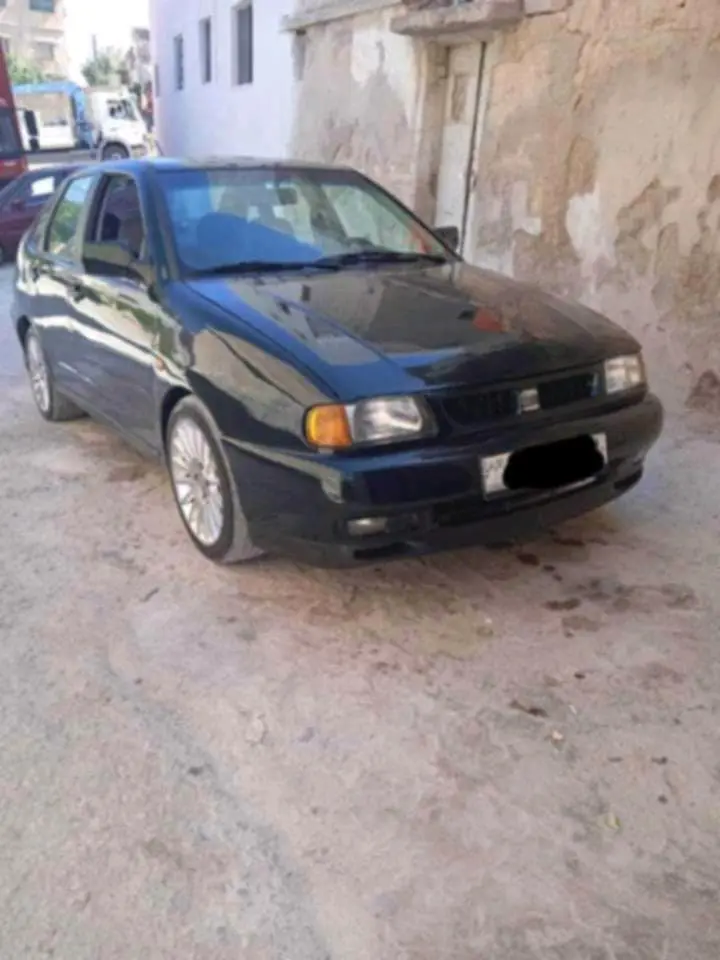 للبيع او للبدل على سياره عائليه