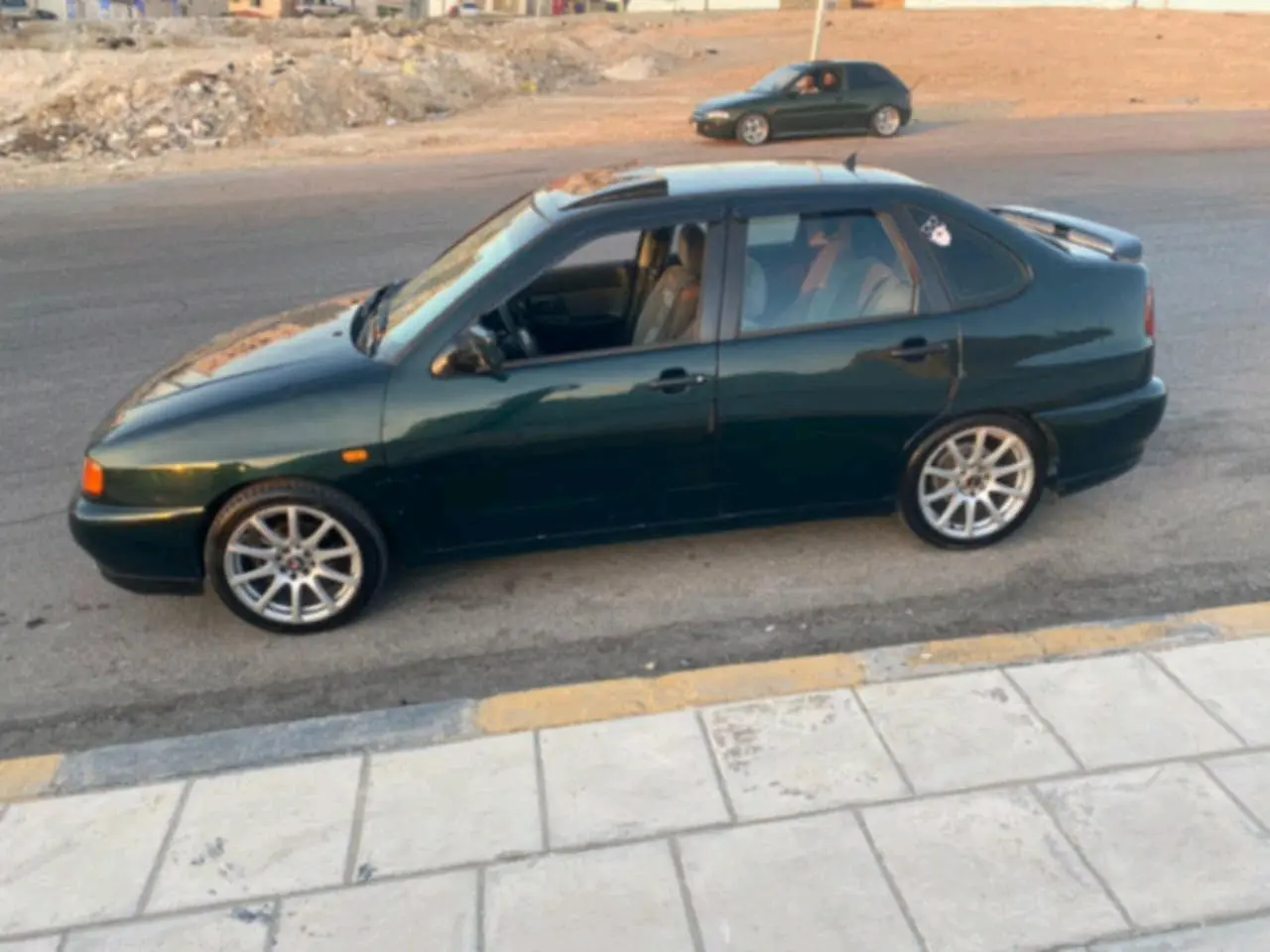 للبيع او للبدل على سياره عائليه