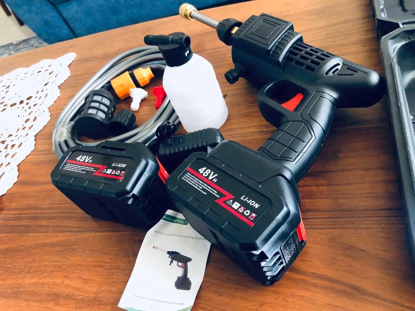 مكينة غسيل السيارة مضخة غسيل شحن مع بطاريتين ب17 دينار