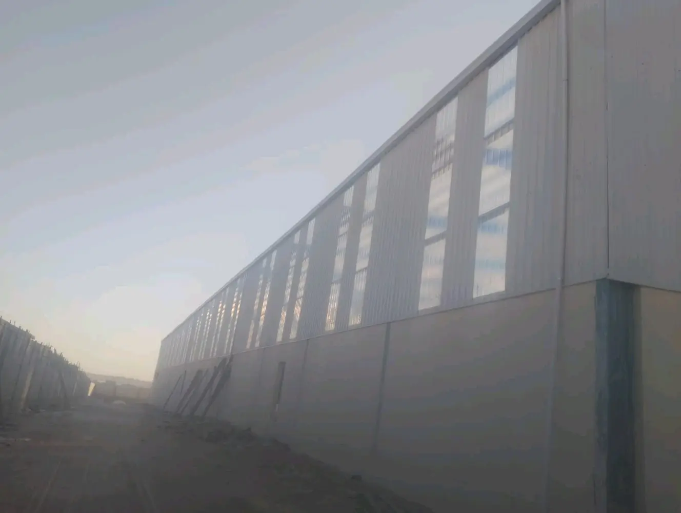 بناء الهناجر و الهياكل المعدنية و المباني الحديدية و المكاتب و الابنية متعددة ال