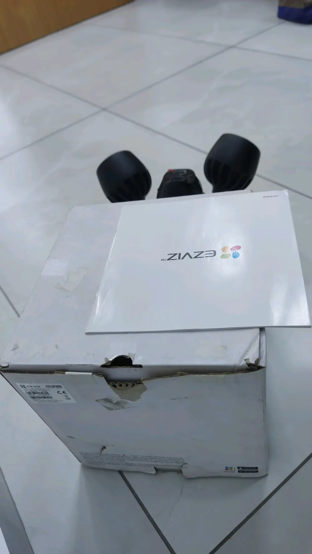 كاميرا مراقبة ذكية EZVIZ LC1C مع كشافات قوية - جديدة (كرتونة مفتوحة)