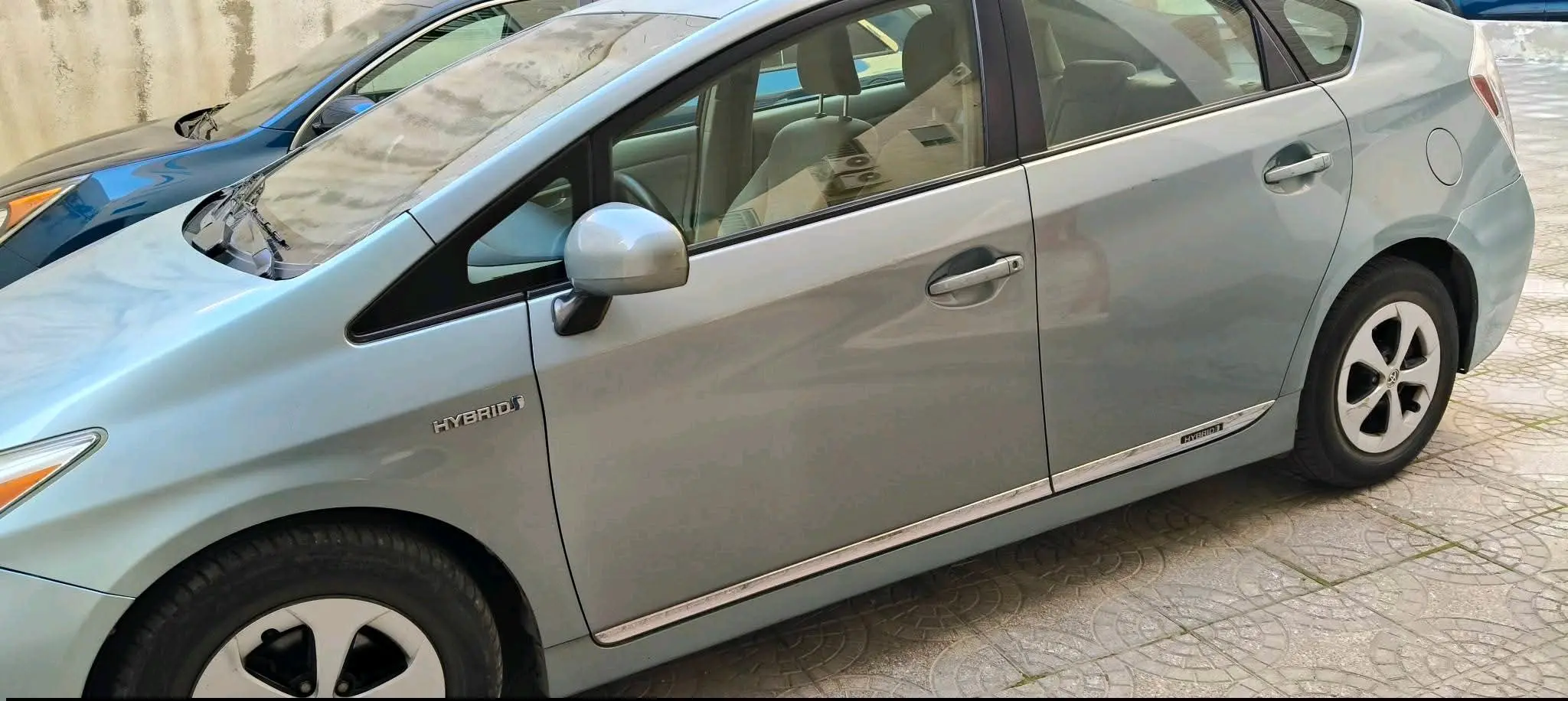 تويوتا بريوس موديل 2012