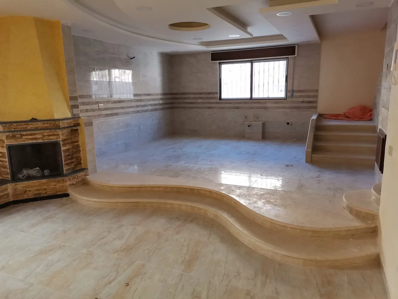 معلم بلاط محترف