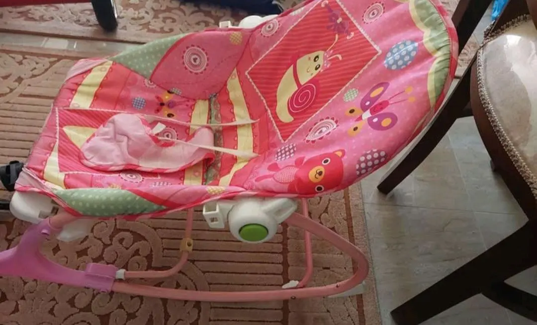 كرسي هزاز اطفال يعمل بالبطاريه