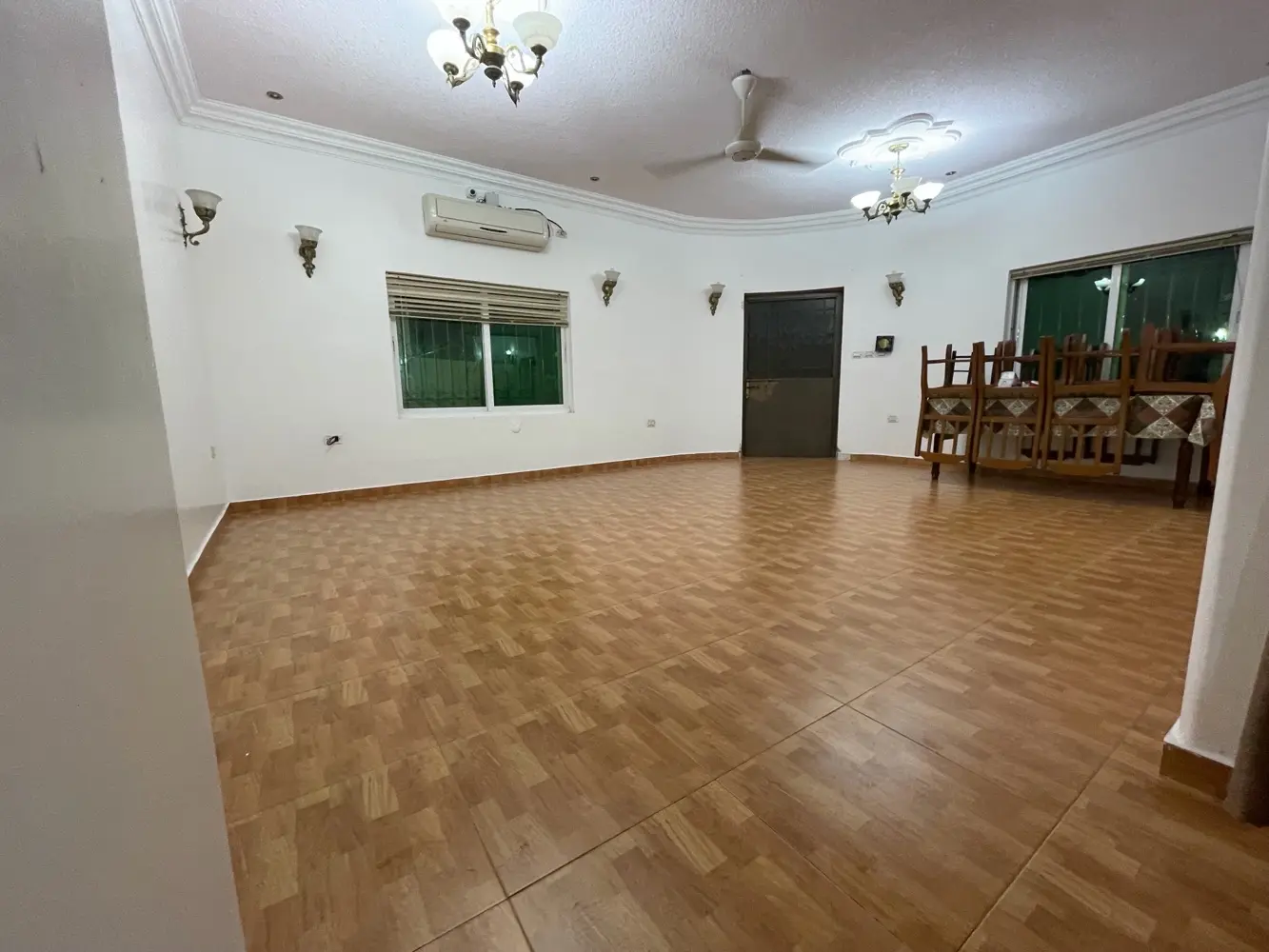 مزرعه مع فيلا ومسبح في العالوك للبيع