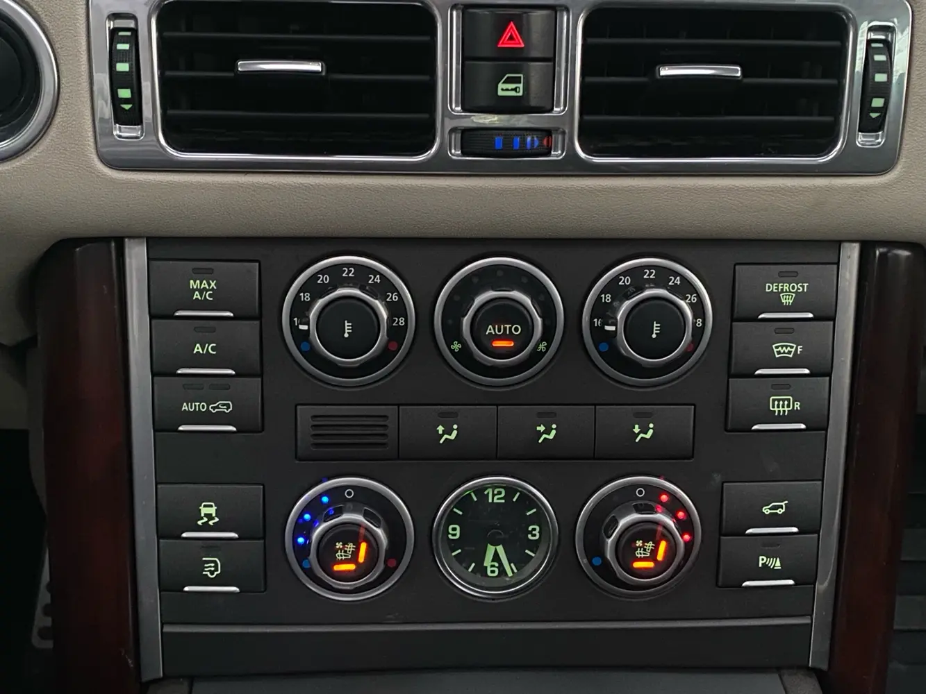 ‏Range rover vouge 2010 supercharger ‏ ‎‏كاش او بدل ع بكب ديز