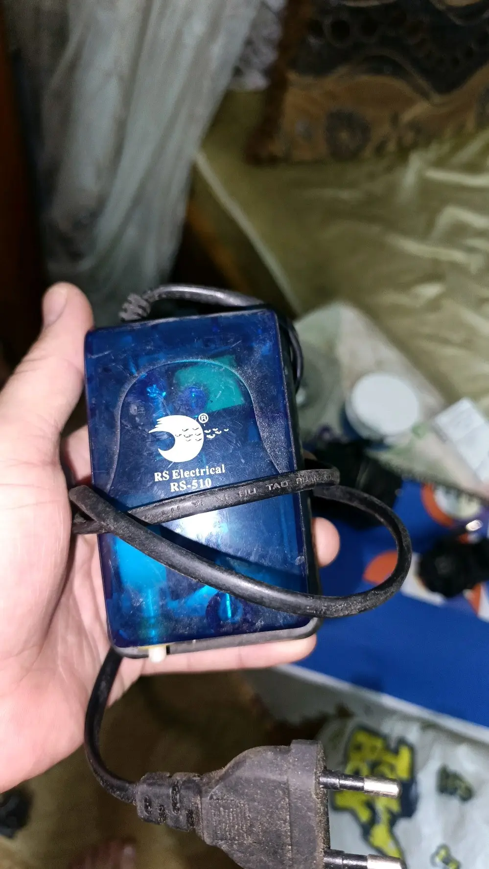 كيبلات و محولات و شواحن  للبيع