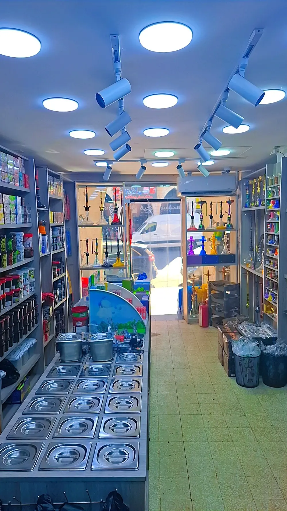 محل مستلزمات تدخين ومعسل يعمل بشكل ممتاز