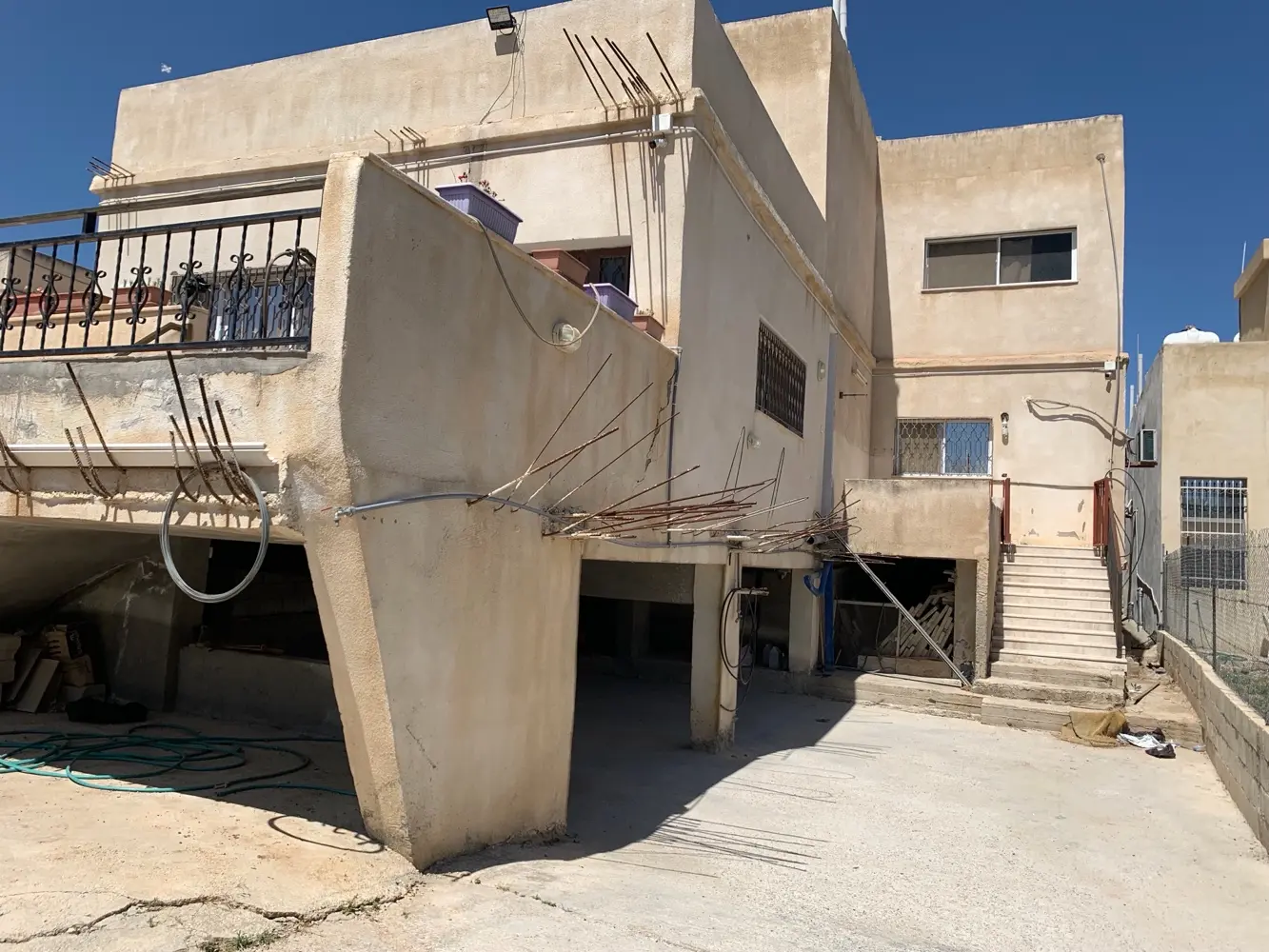 بناء تجاري و  سكني