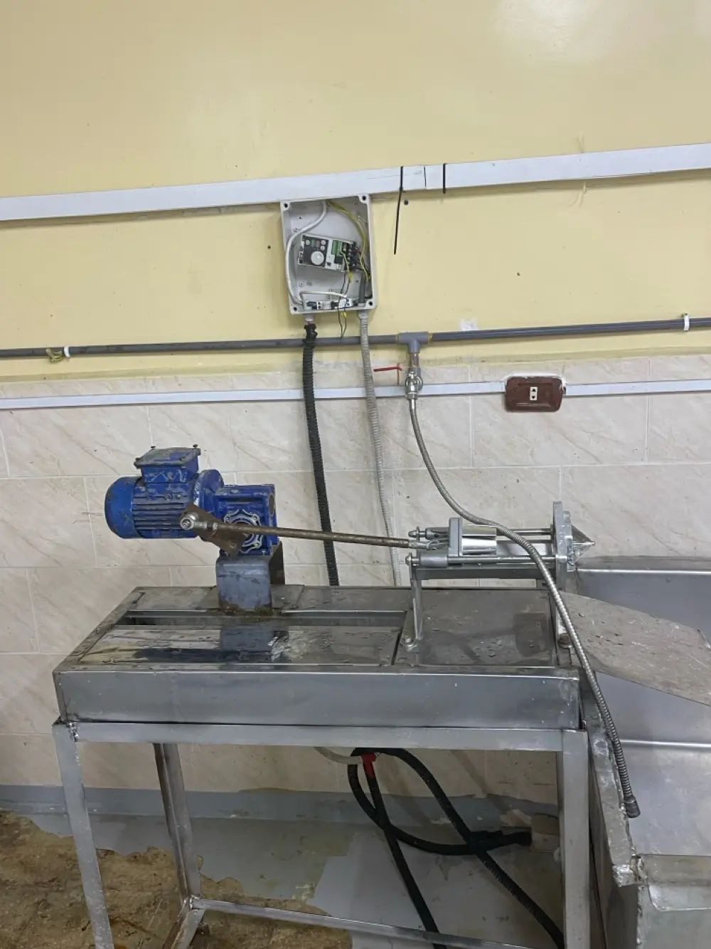 مصنع تجميد غذائي متكامل  للبيع بكامل معداته  مرخص جاهز للتشغيل