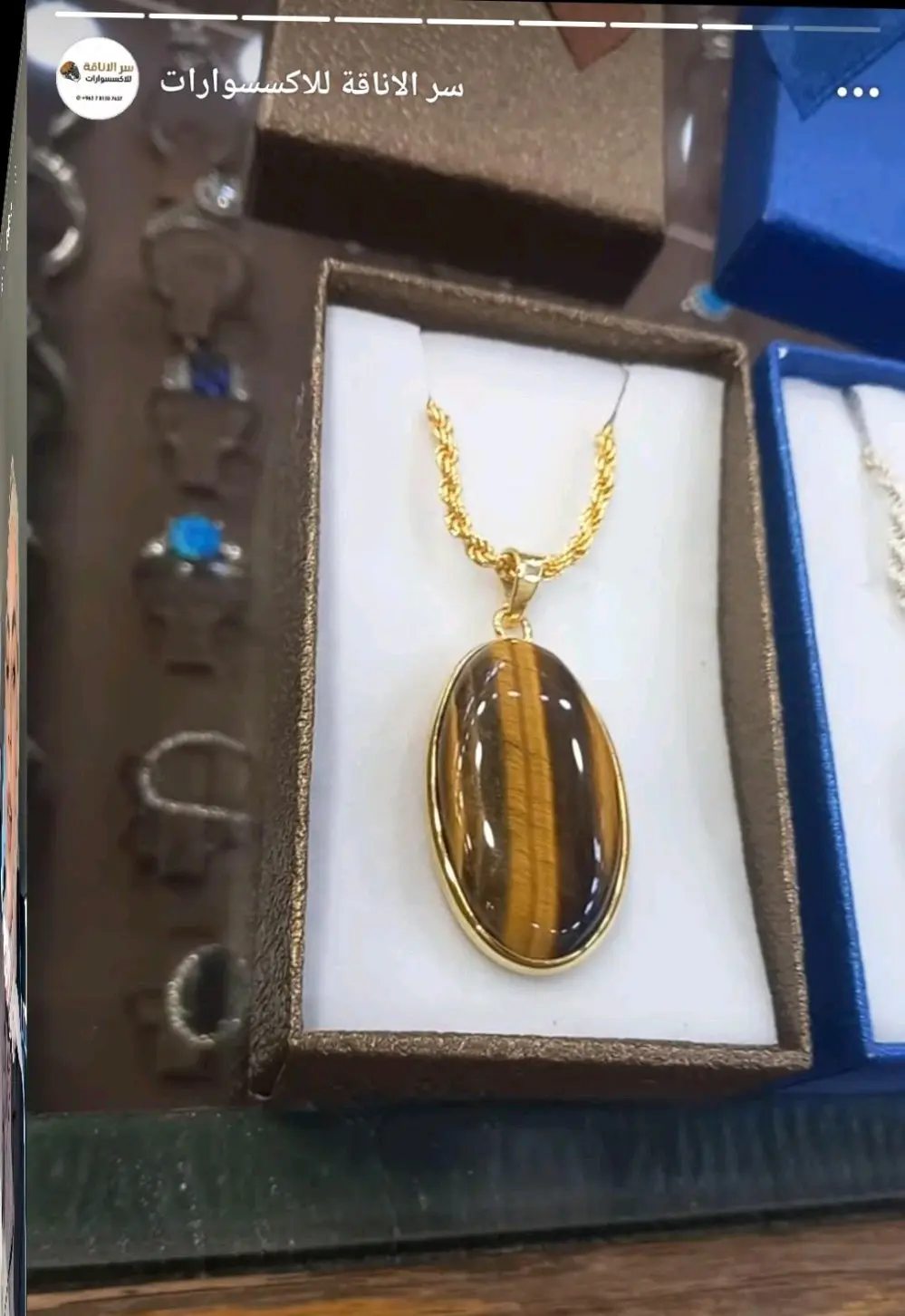 قلائد وتعليقات أحجار كريمة