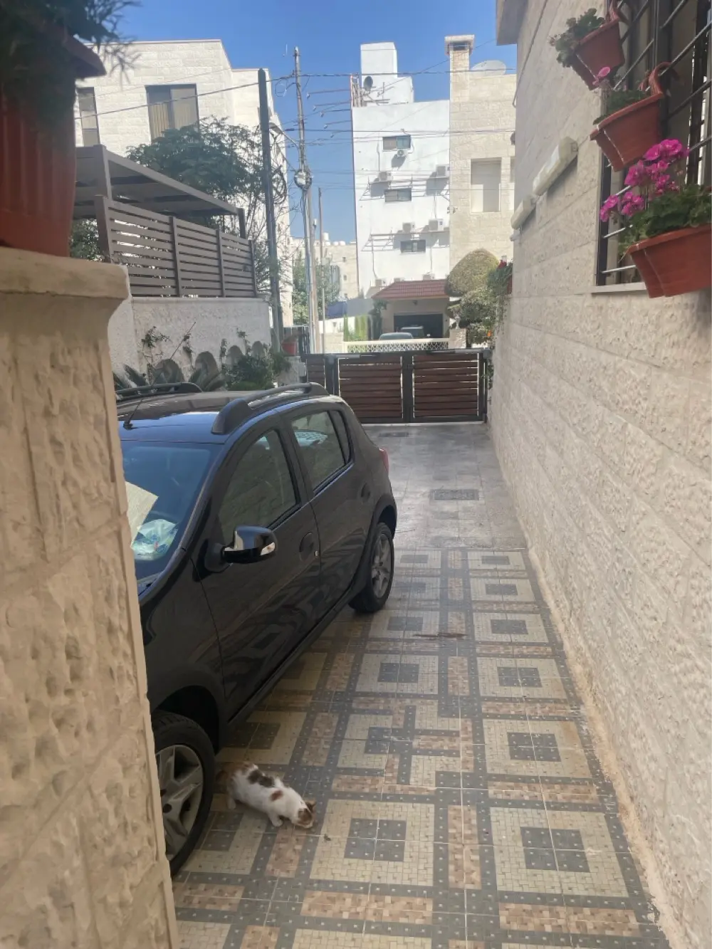 شقة ارضية دوبلكس بافخم وارقى مناطق ام اذينة من المالك