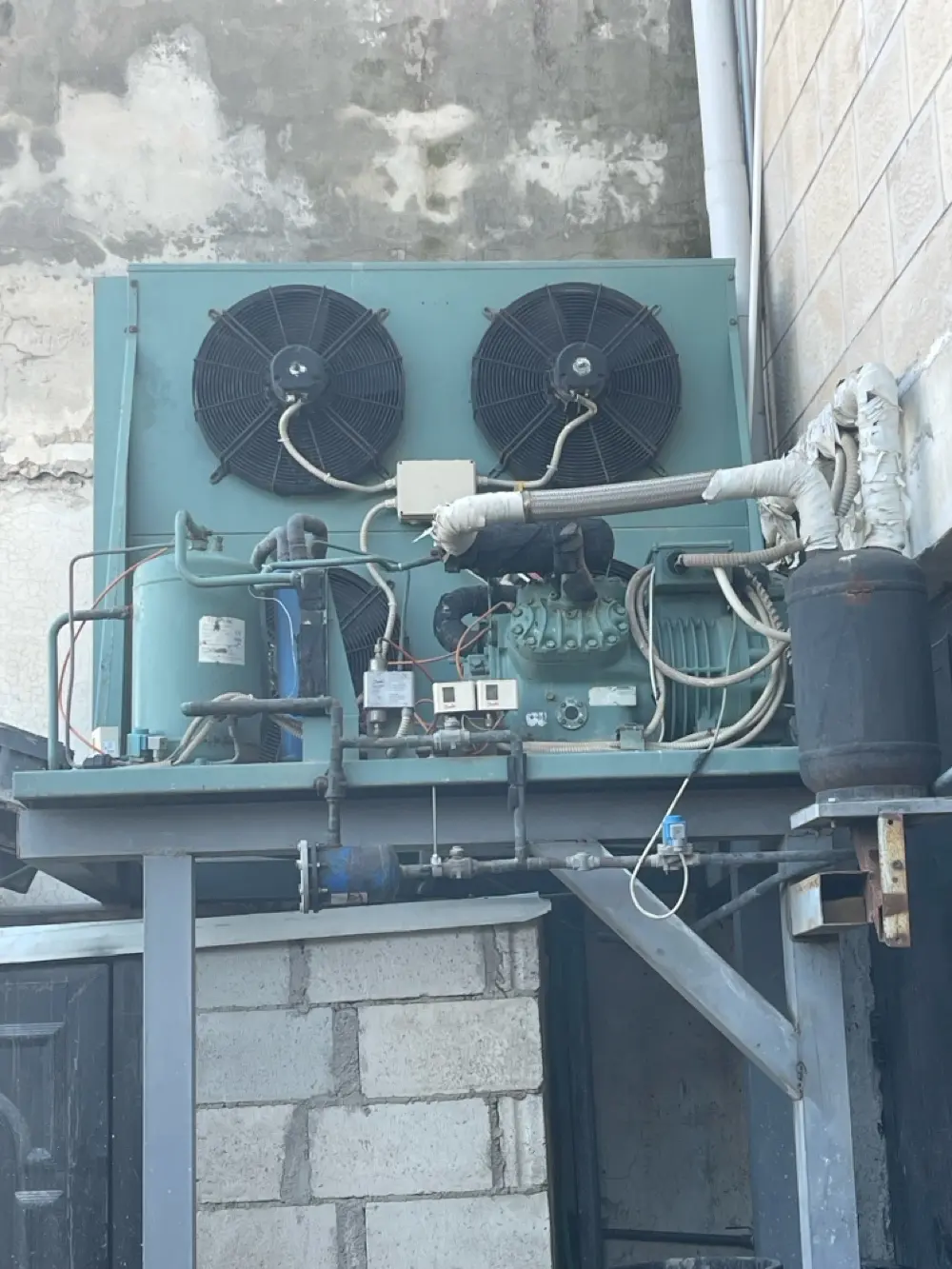 مصنع تجميد غذائي متكامل  للبيع بكامل معداته  مرخص جاهز للتشغيل