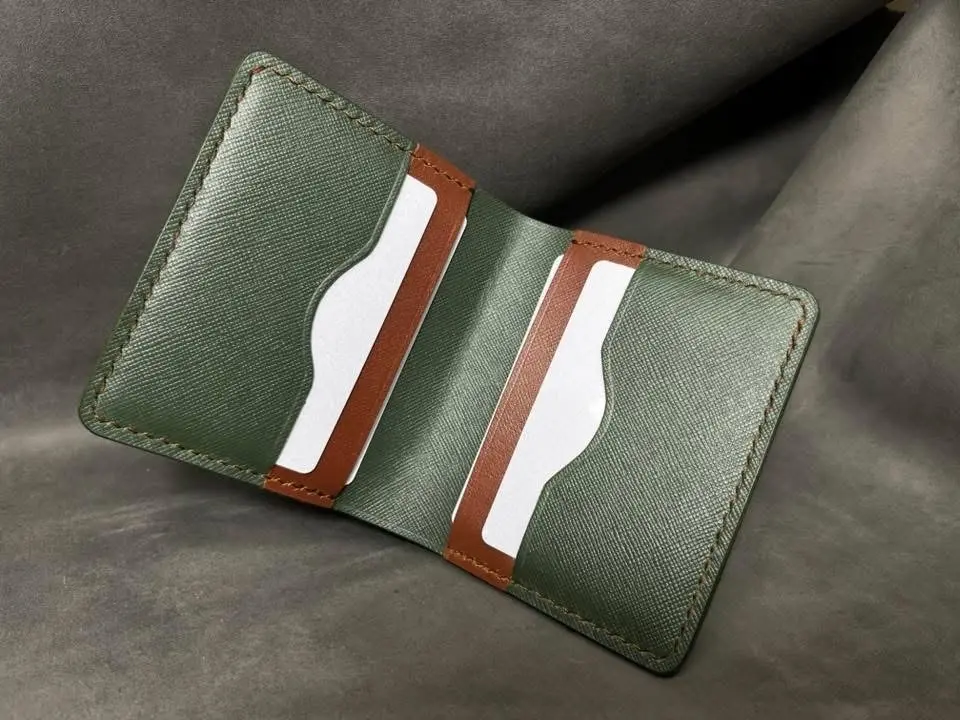 محافظ جلد طبيعي هاند ميد