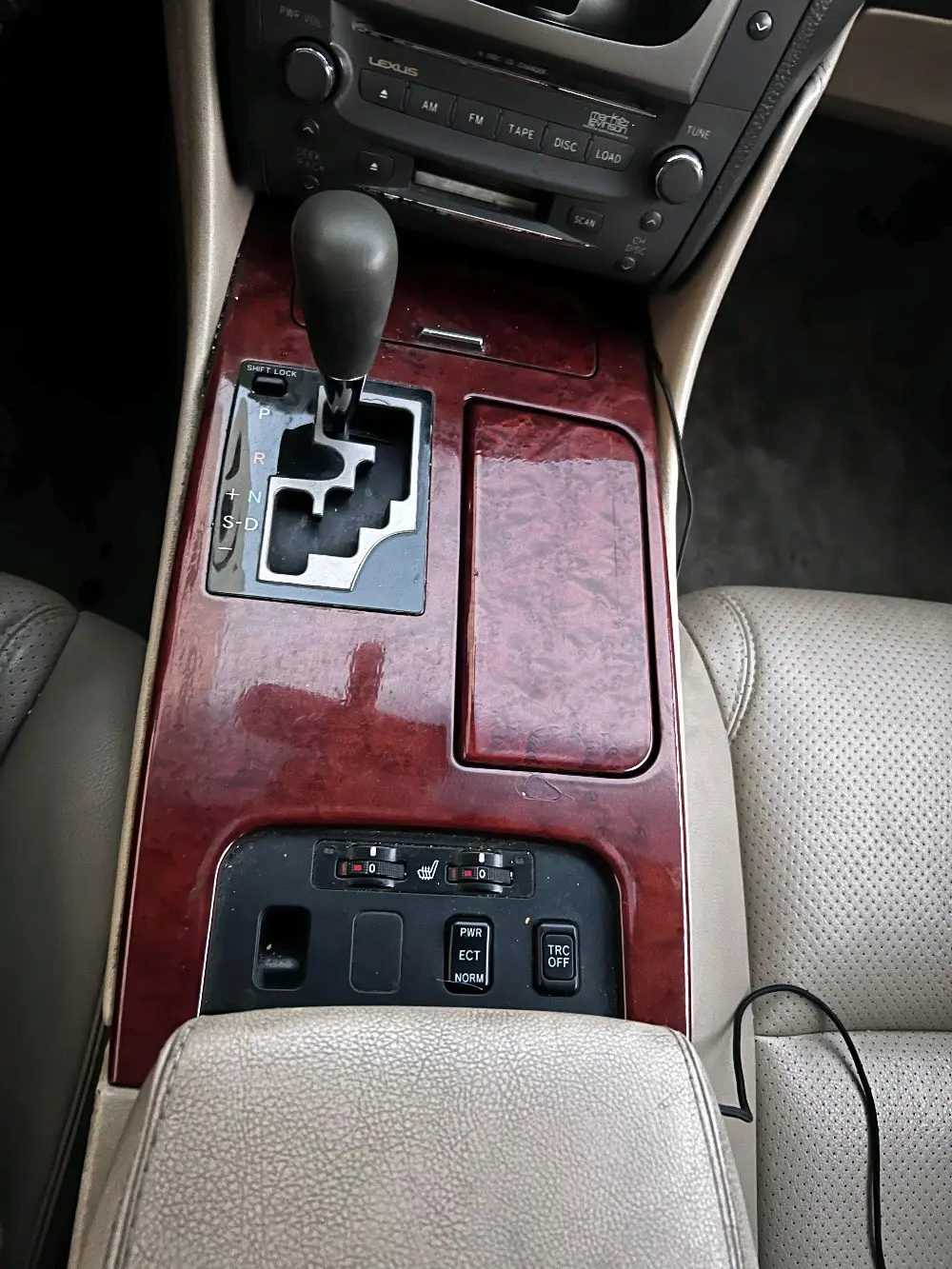 لكزس بنزين ٢٠٠٦ للبيع