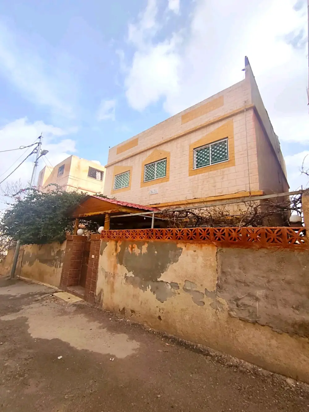 بيت للبيع الزرقاء