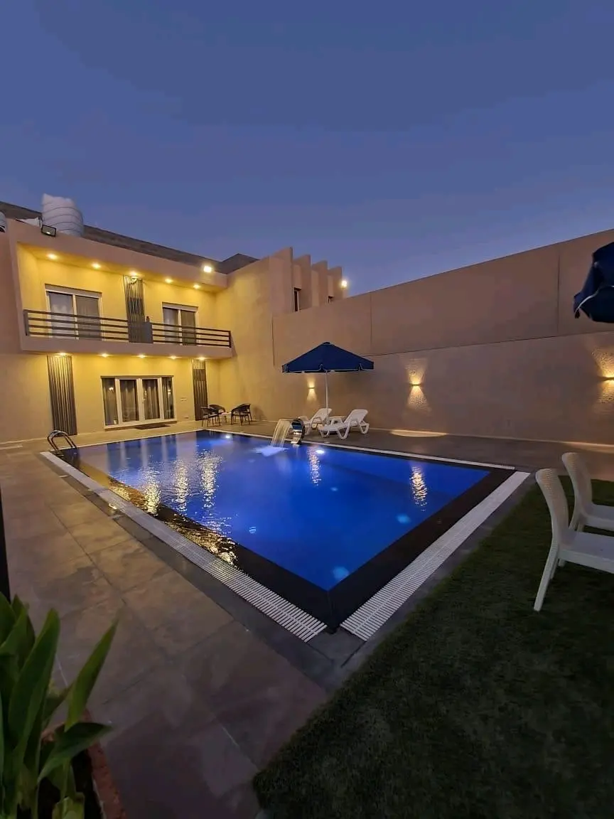 فرصة استثمارية 4 شاليهات متلاصقة للبيع جديدة