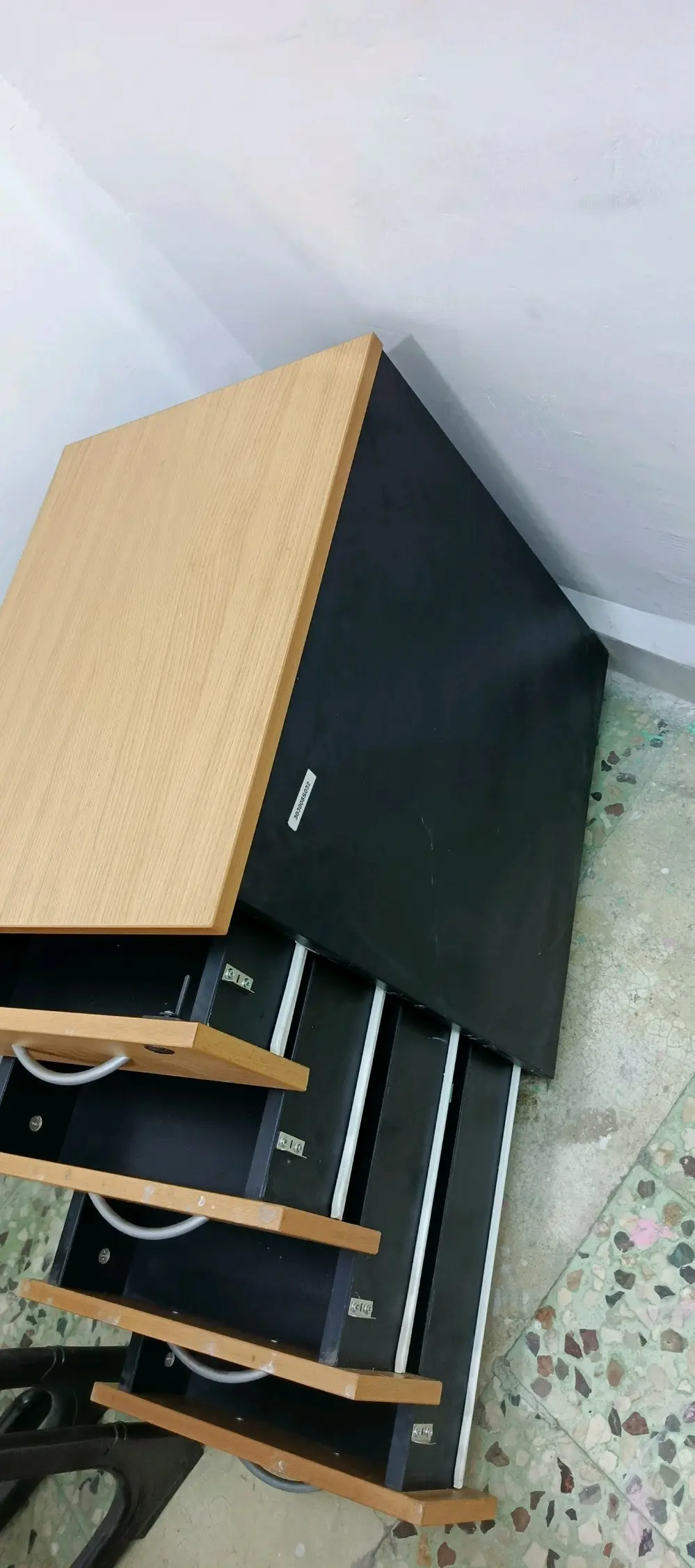 وحدة أدراج مكتبية متحركة – تنظيم ذكي وأمان لملفاتك!