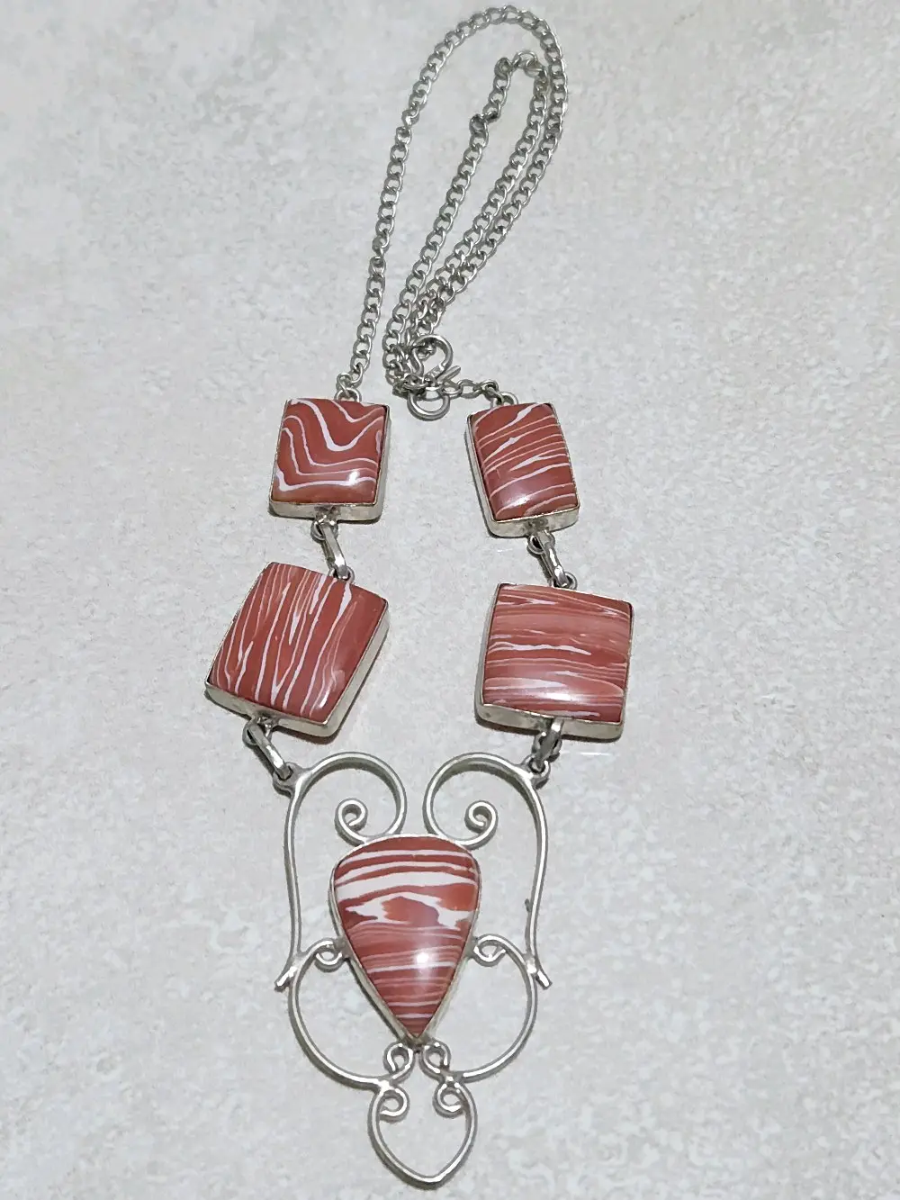 القلادة الفريدة