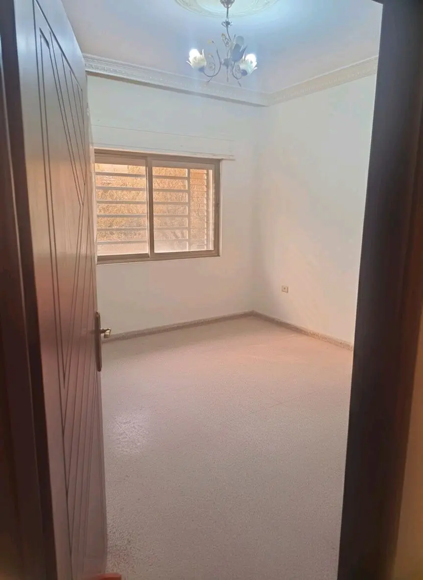 شقة ارضية للبيع في المقابلين