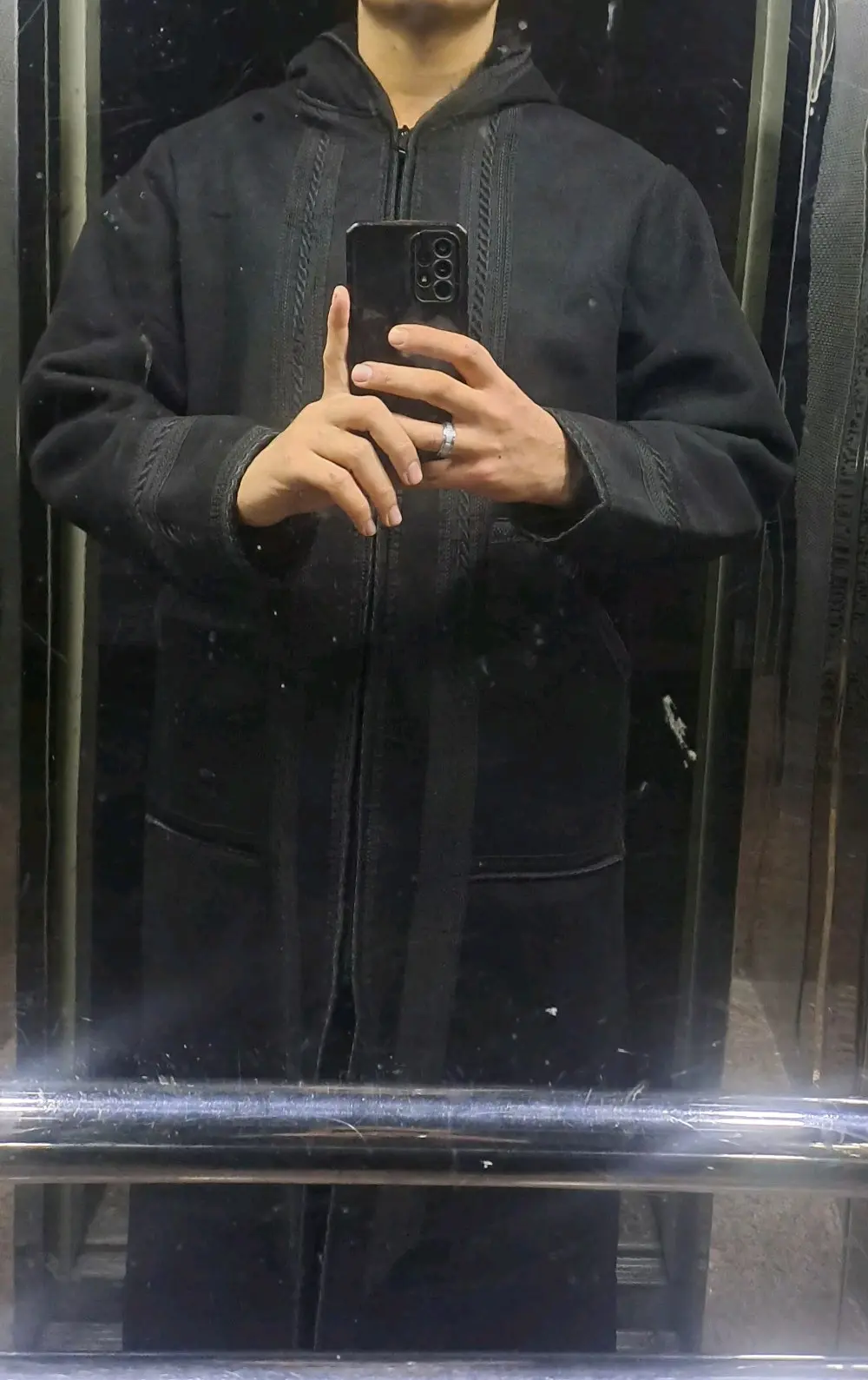 فروة رجالي جديدة  من شركة قفيشة الشهيرة نمرة 2 باللون الأسود الجميل ب14.99 دينار