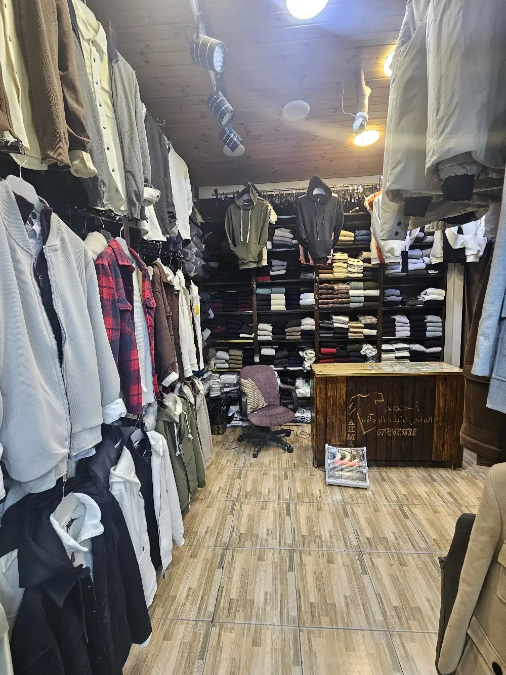 محل ملابس / نوڨيتيه للبيع