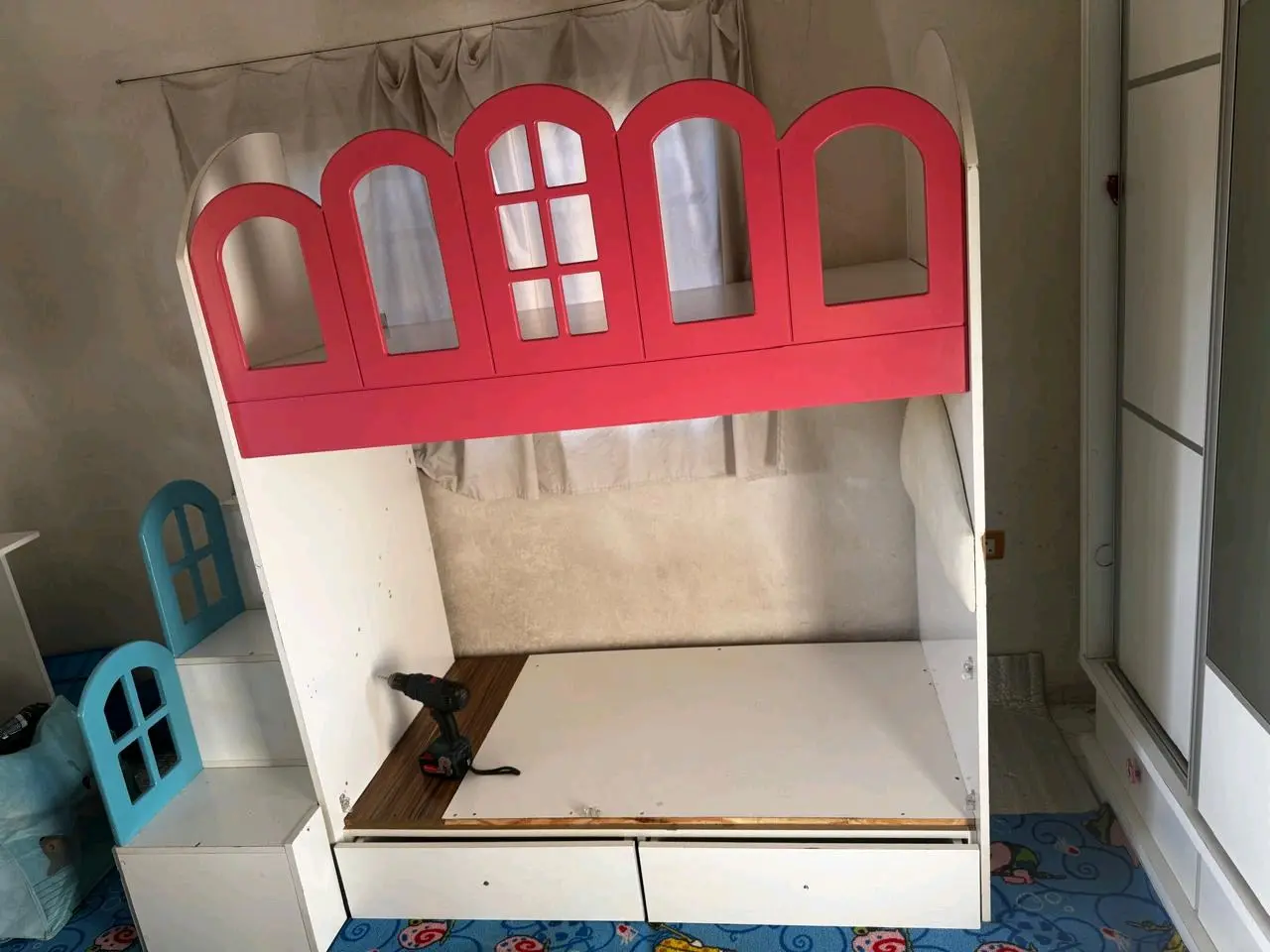 سرير اطفال طابقين