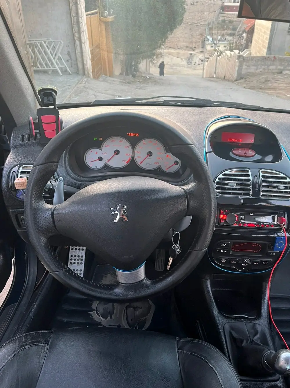 بيجو 206 موديل 2006 جير عادي