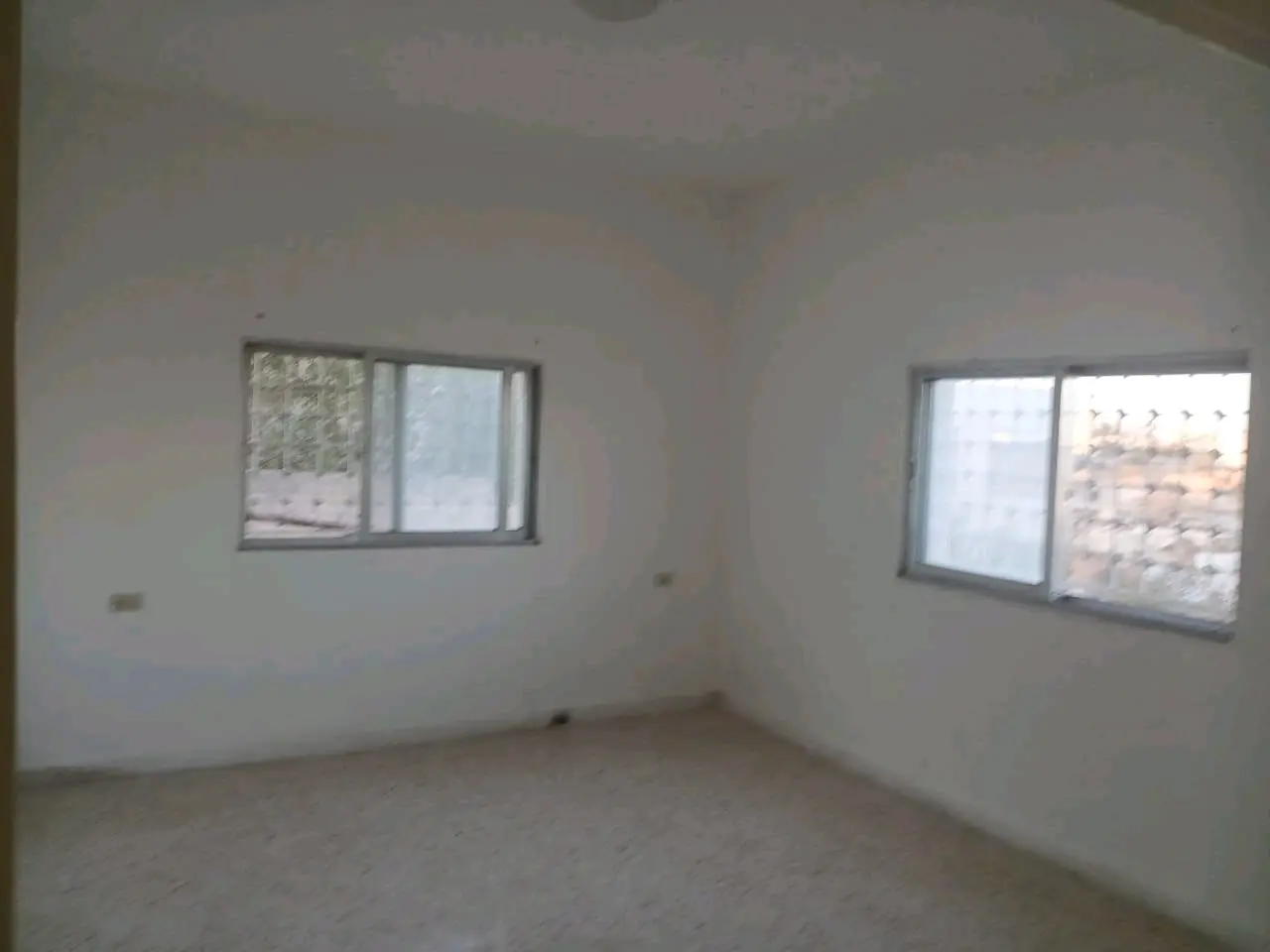 شقة غرفتين نوم مع ترس للايجار للعرسان