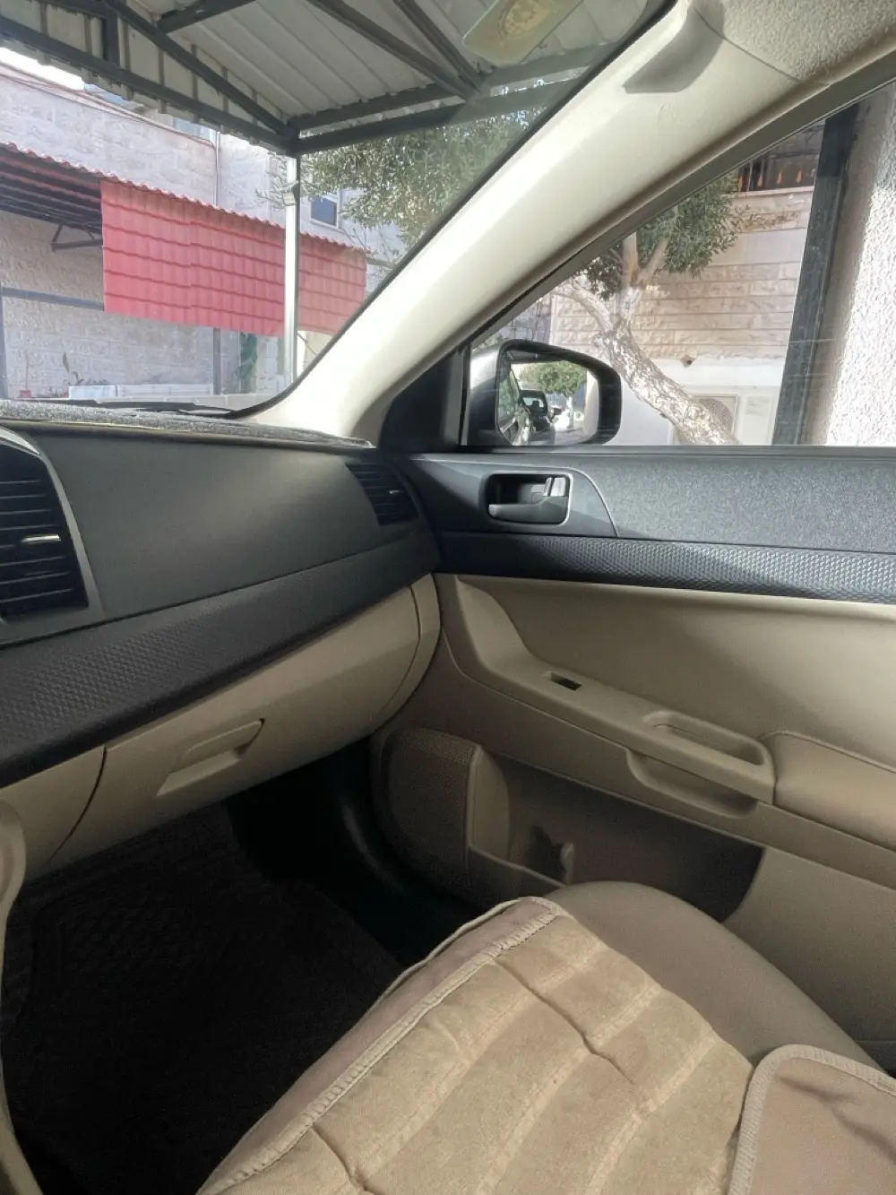 👉 لانسر EX 2015 مخزّنة – ممشى 44 ألف فقط