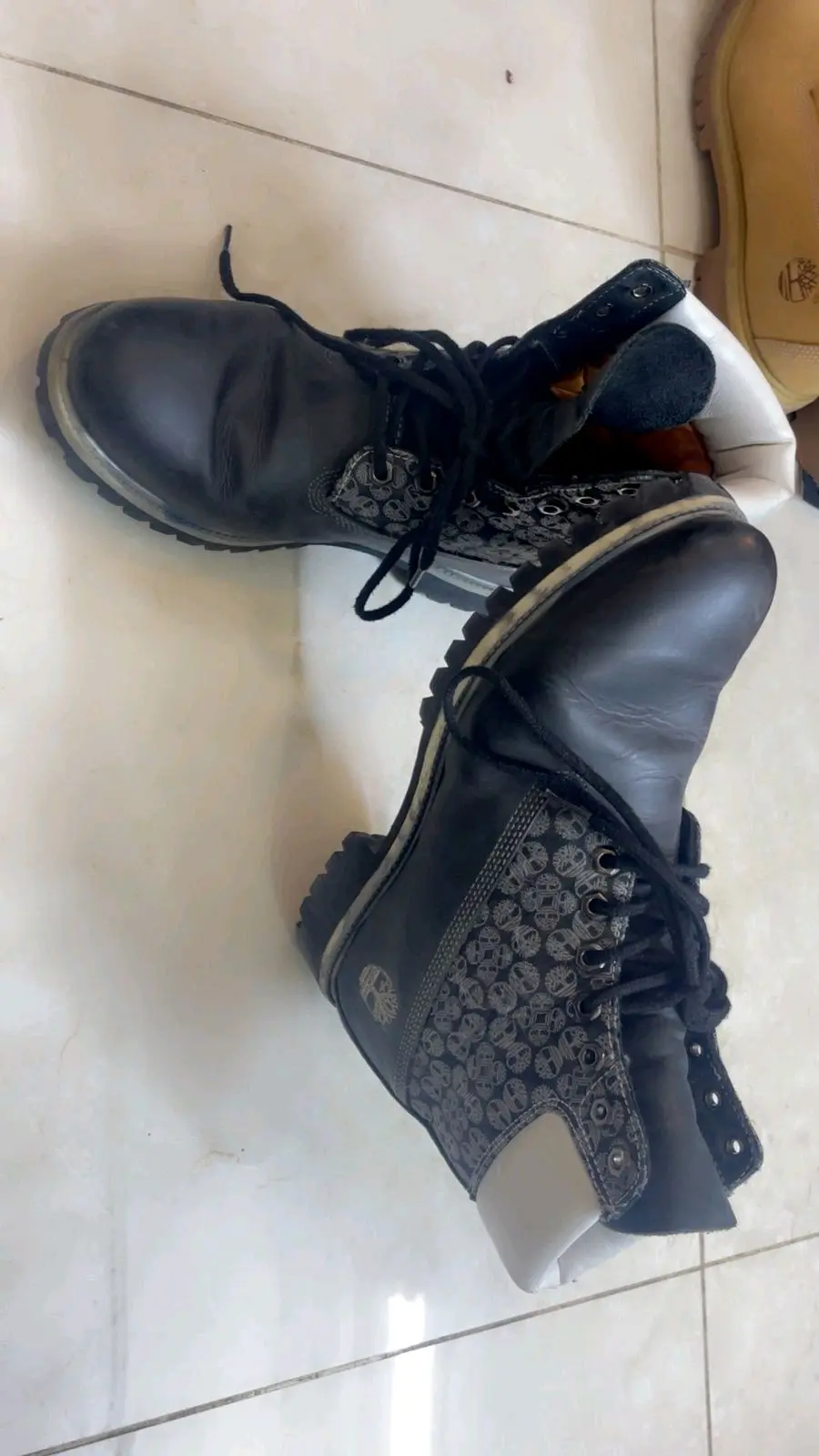 احذية تمبرلاند وكولومبيا اصلي بحال الوكالة