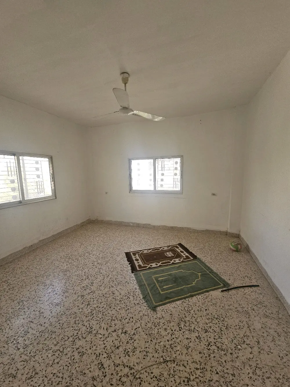 منزل مستقل منطابقين مع قطعة ارضجاهزة للبناءعلى الشارع