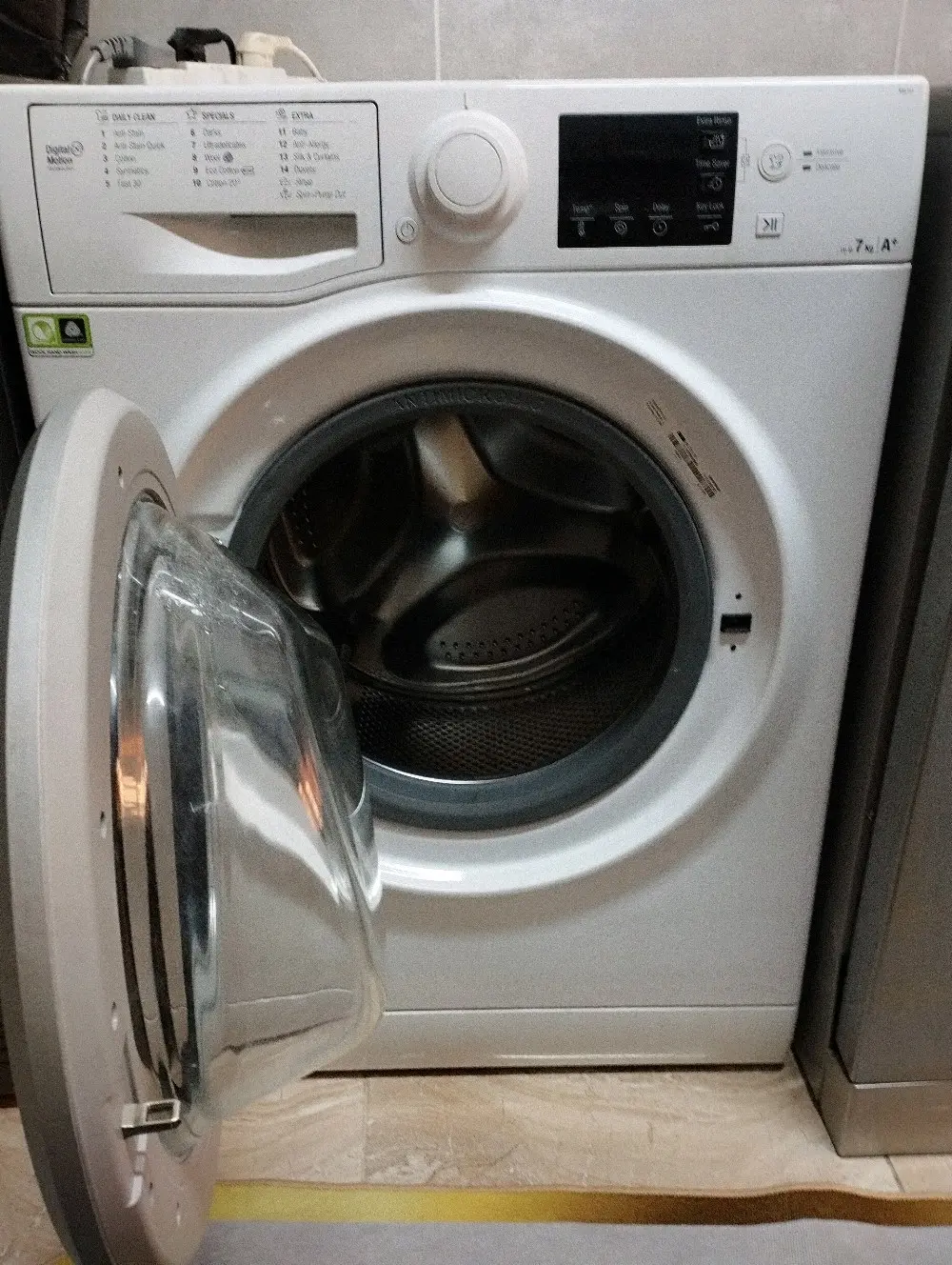 غسالة اريستون 7 كغم بحالة ممتازة