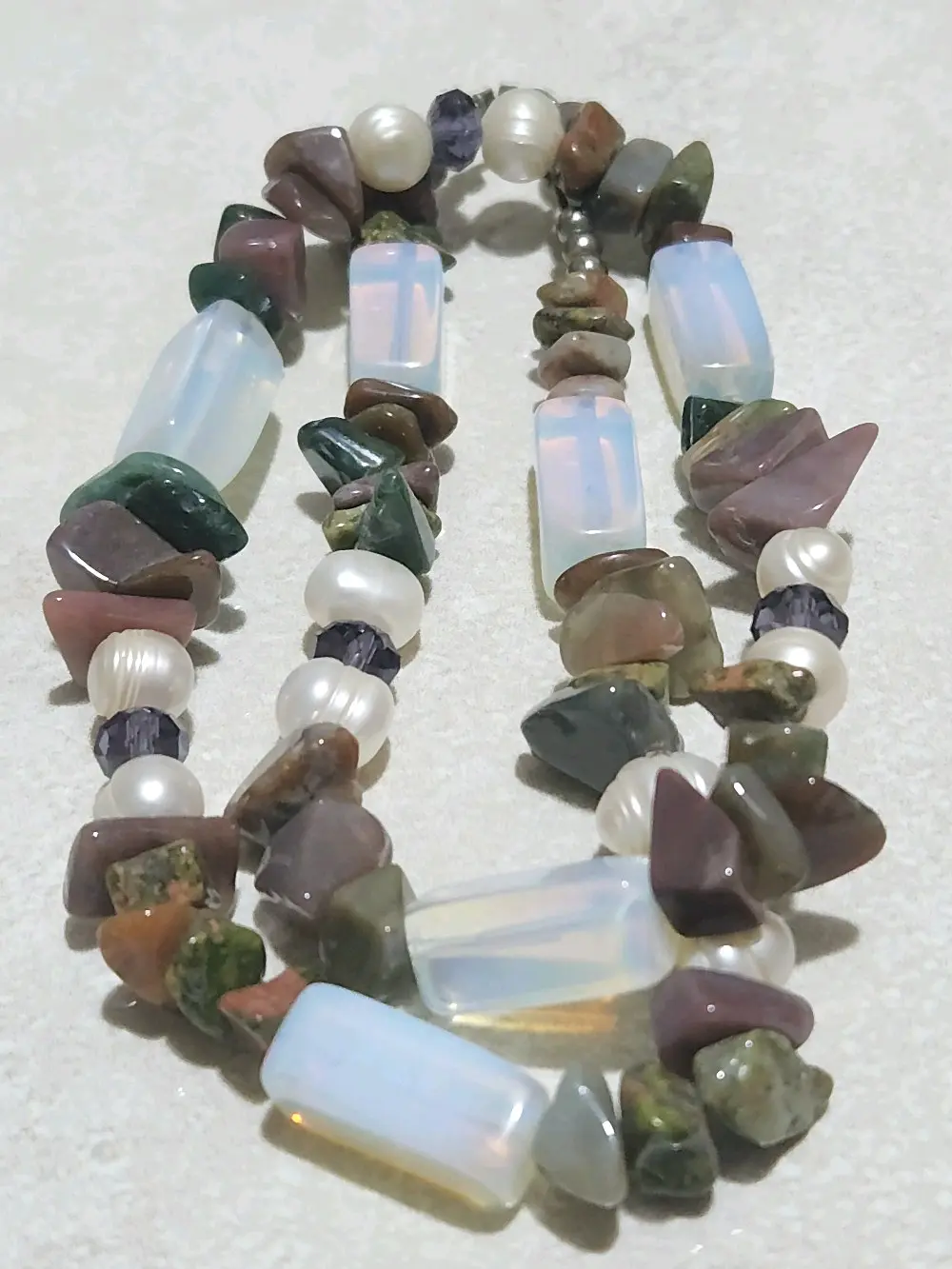 قلادة تشكيلة من الاحجار الطبيعية