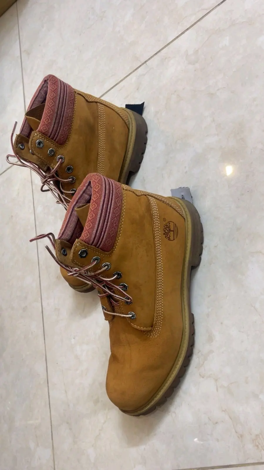 احذية تمبرلاند وكولومبيا اصلي بحال الوكالة