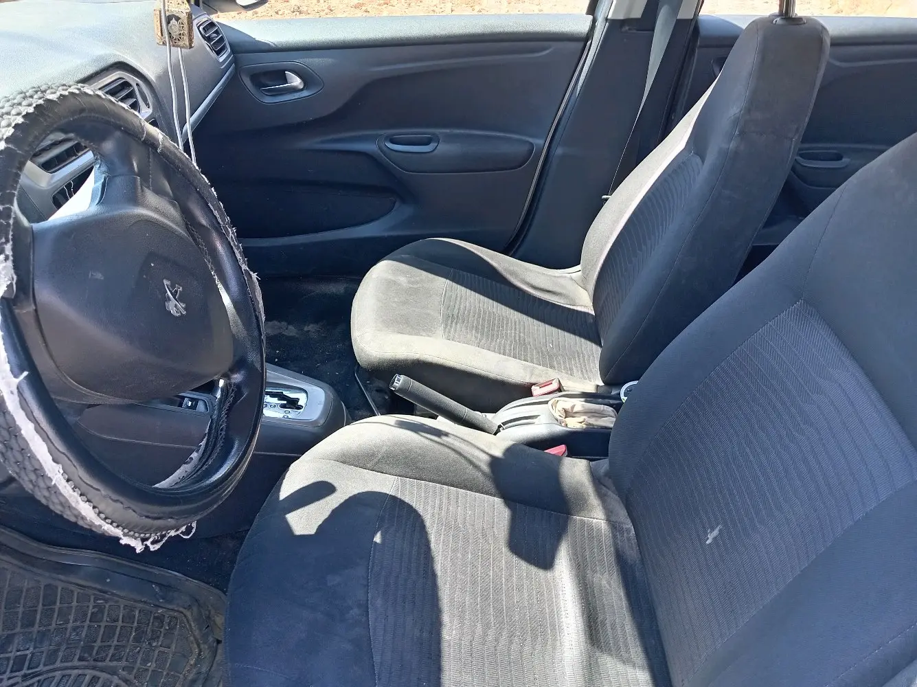 سيارة بيجو 301 موديل 2014 للبيع بسعر ممتاز