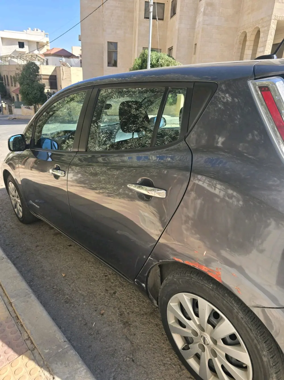 نيسان ليف ٢٠١٣ ٨ بار