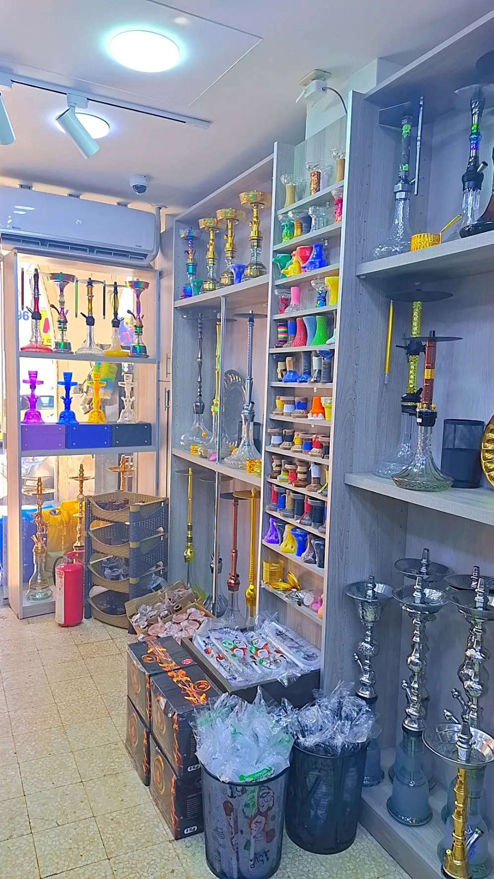 محل مستلزمات تدخين ومعسل يعمل بشكل ممتاز